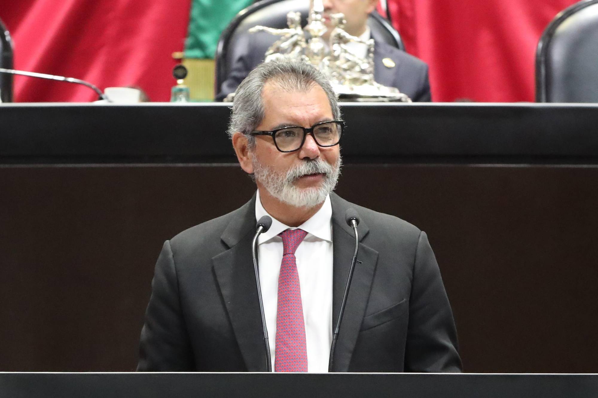 $!El secretario de Hacienda, Édgar Amador, enfrentó ausentismo en su comparecencia.