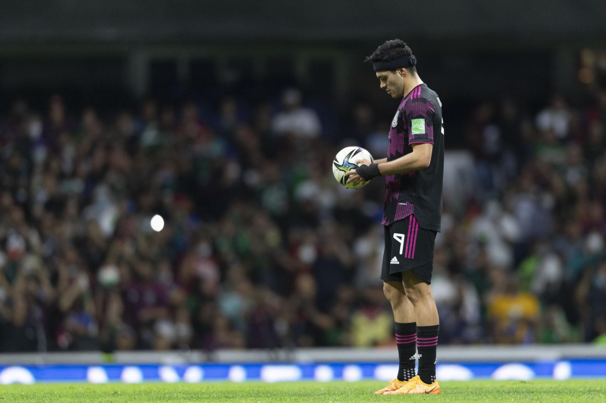 $!Raúl Jiménez estaría hasta 2 meses fuera de acción tras lesionarse