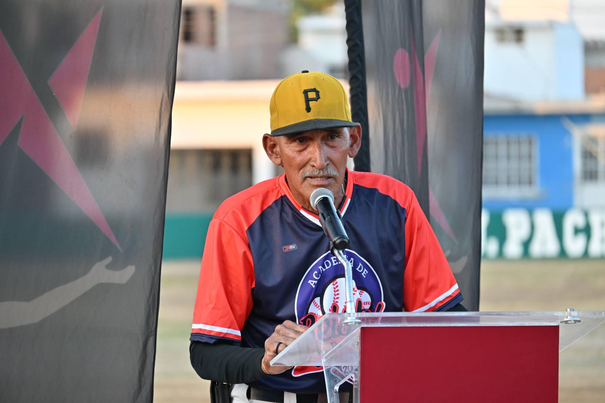 $!Entregan rehabilitación de campo de beisbol en la Francisco Villa