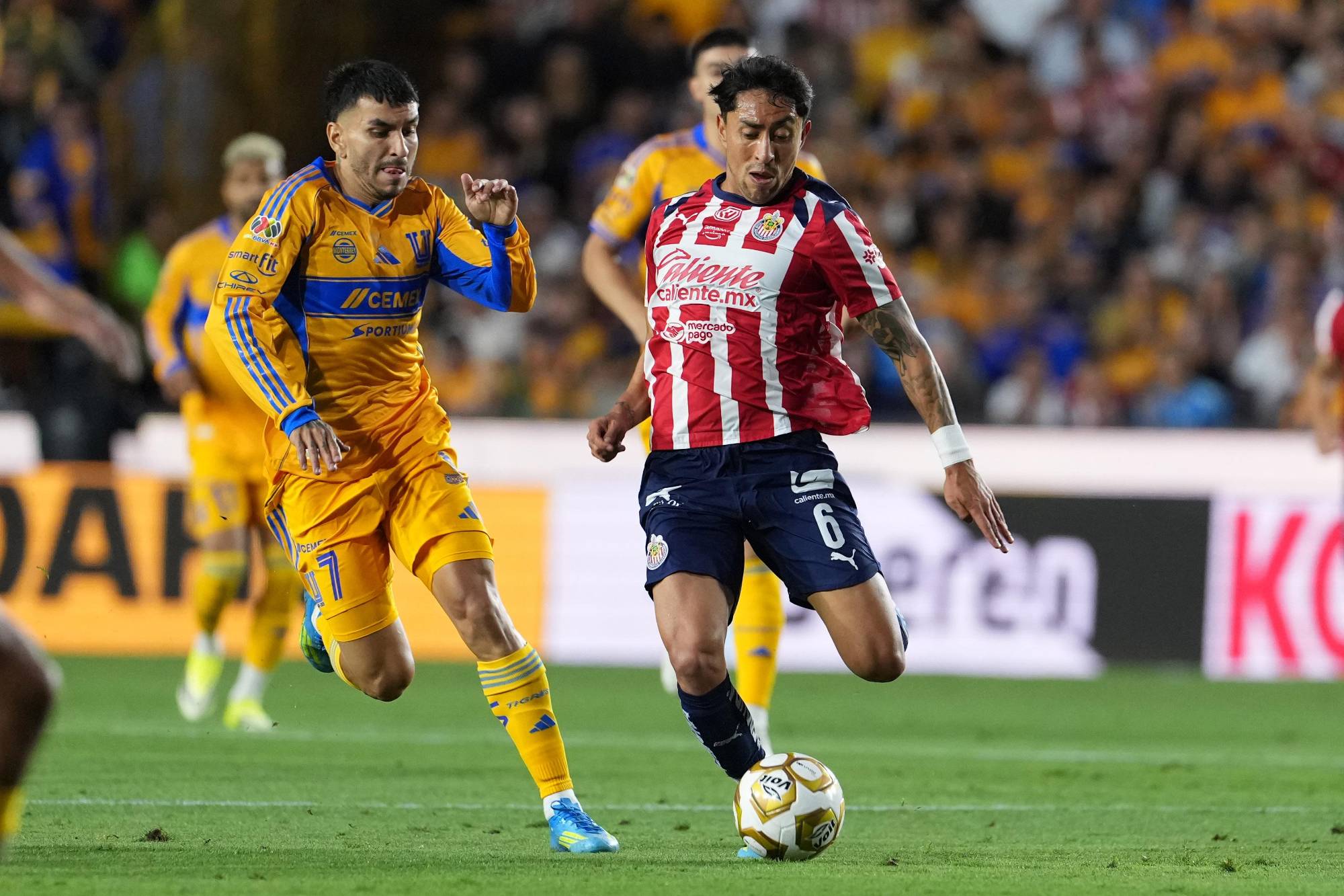 $!Tigres remonta y deja a Chivas contra las cuerdas en la ida