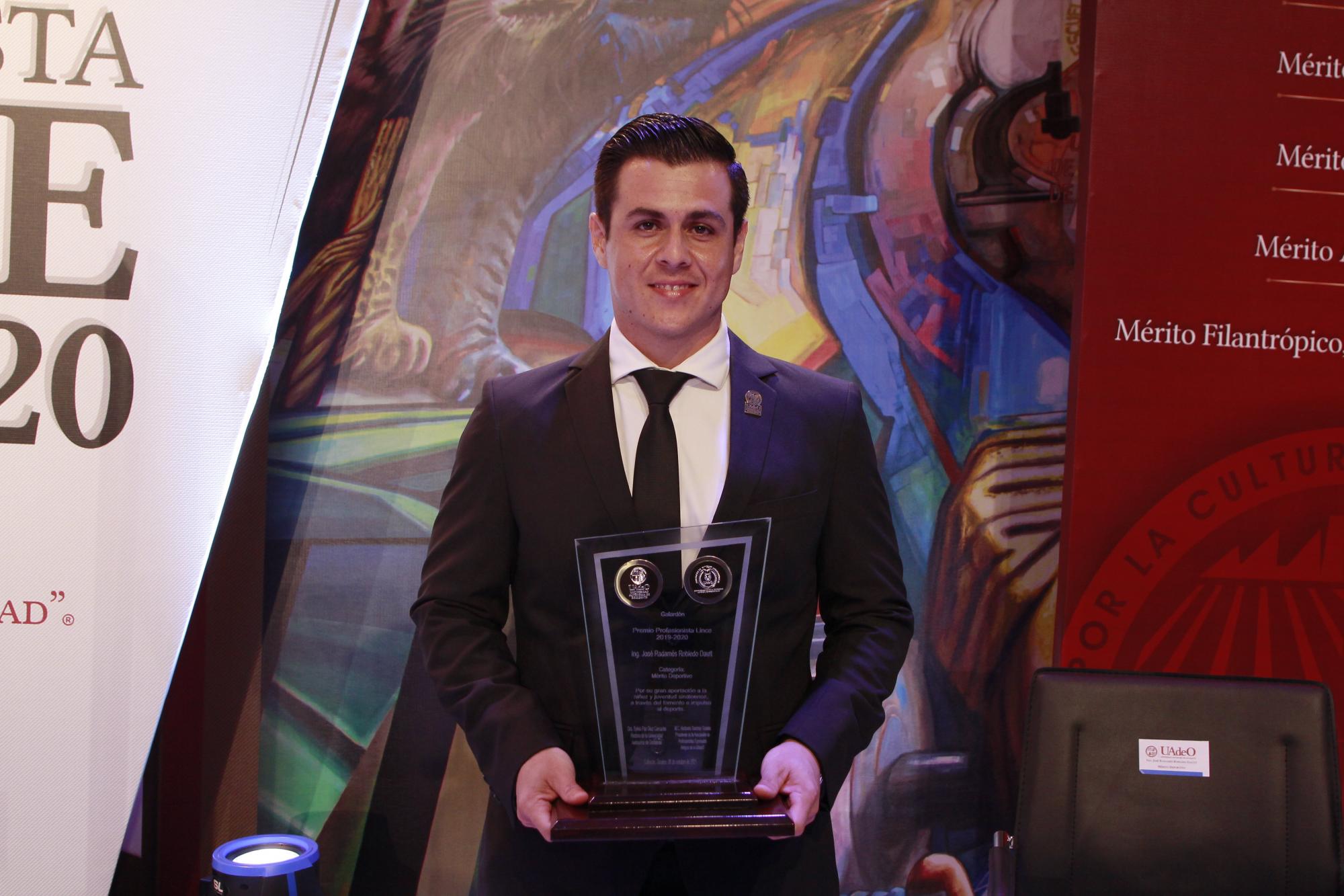 $!Entrega UAdeO reconocimientos a sus mejores linces de 2019 y 2020