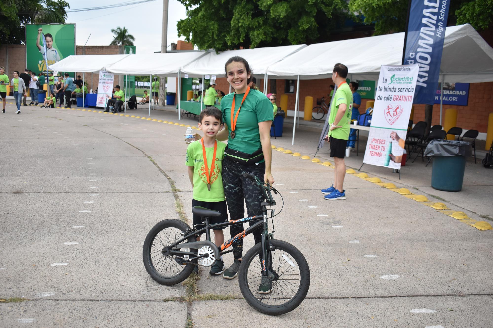 $!Alondra Valencia con su sobrino Elías Valencia.