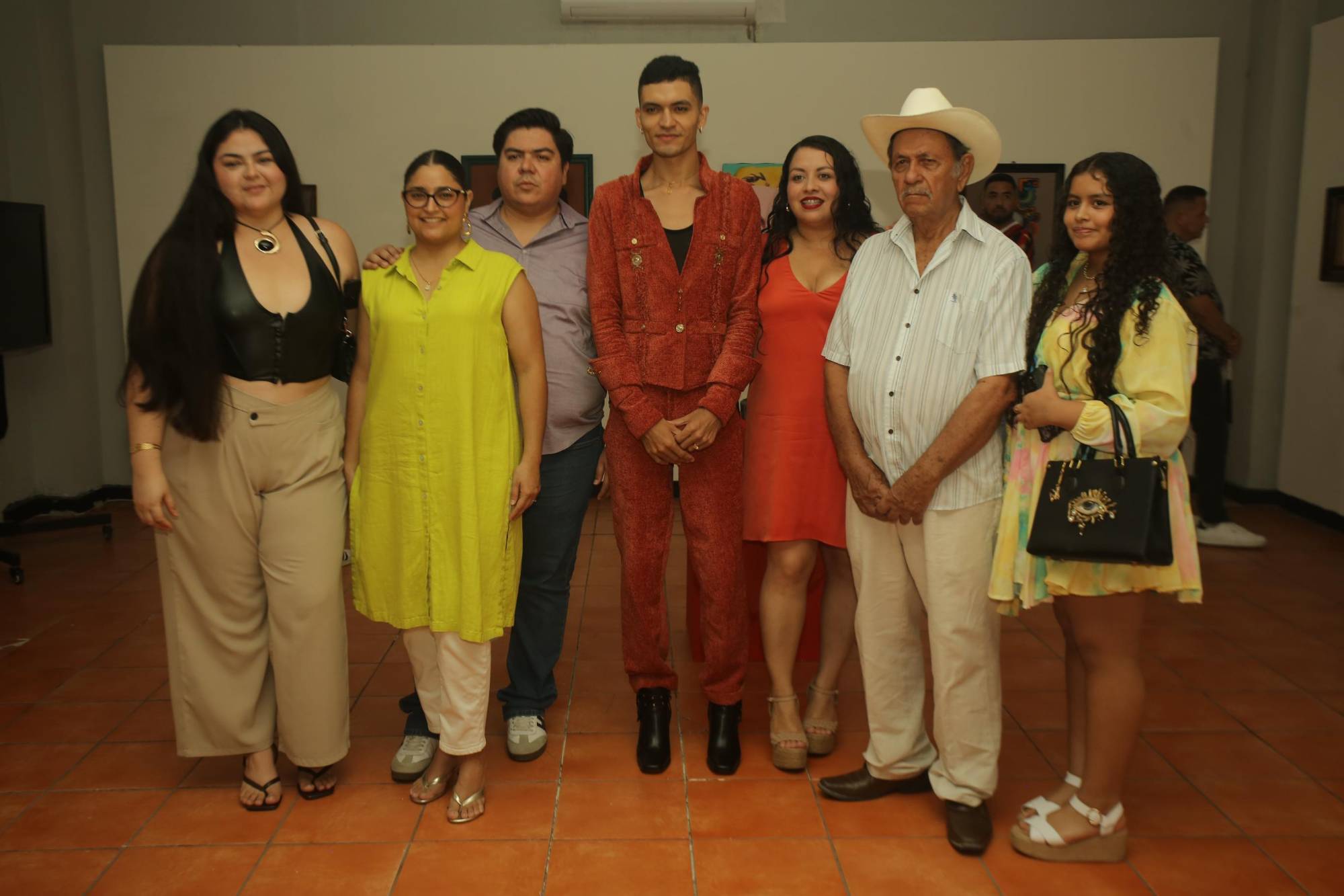 $!Kevin Martínez junto a su familia.