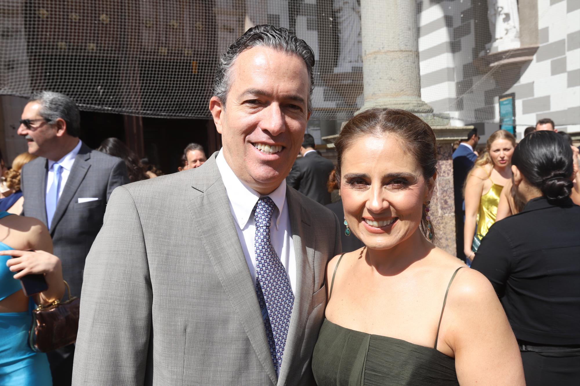 $!Juan Carlos Alonso y Adriana Reyes, padrinos de velación.