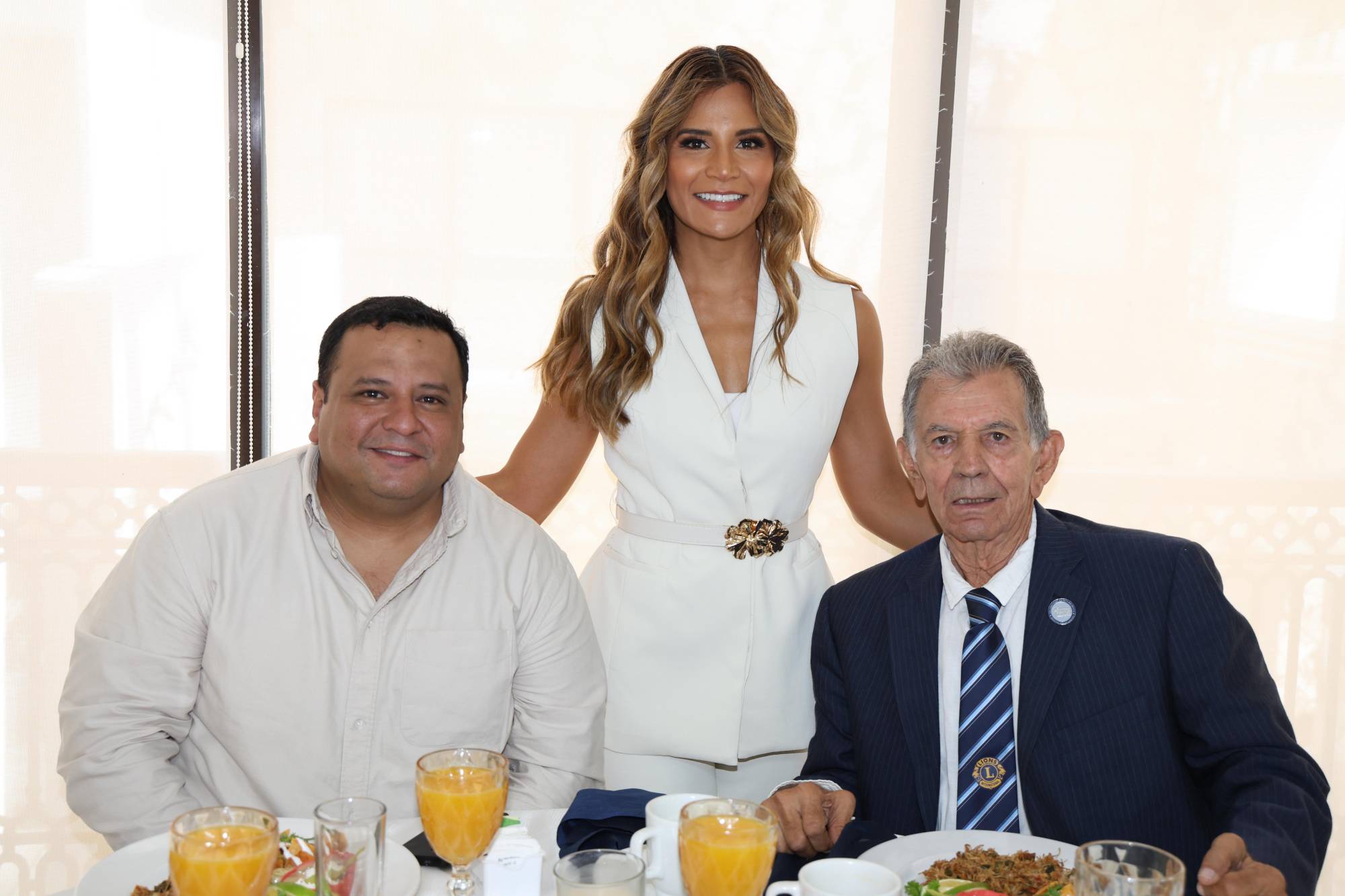 $!Álvaro Montaño Marroquín, Teresa Estrada y Arturo Martínez.