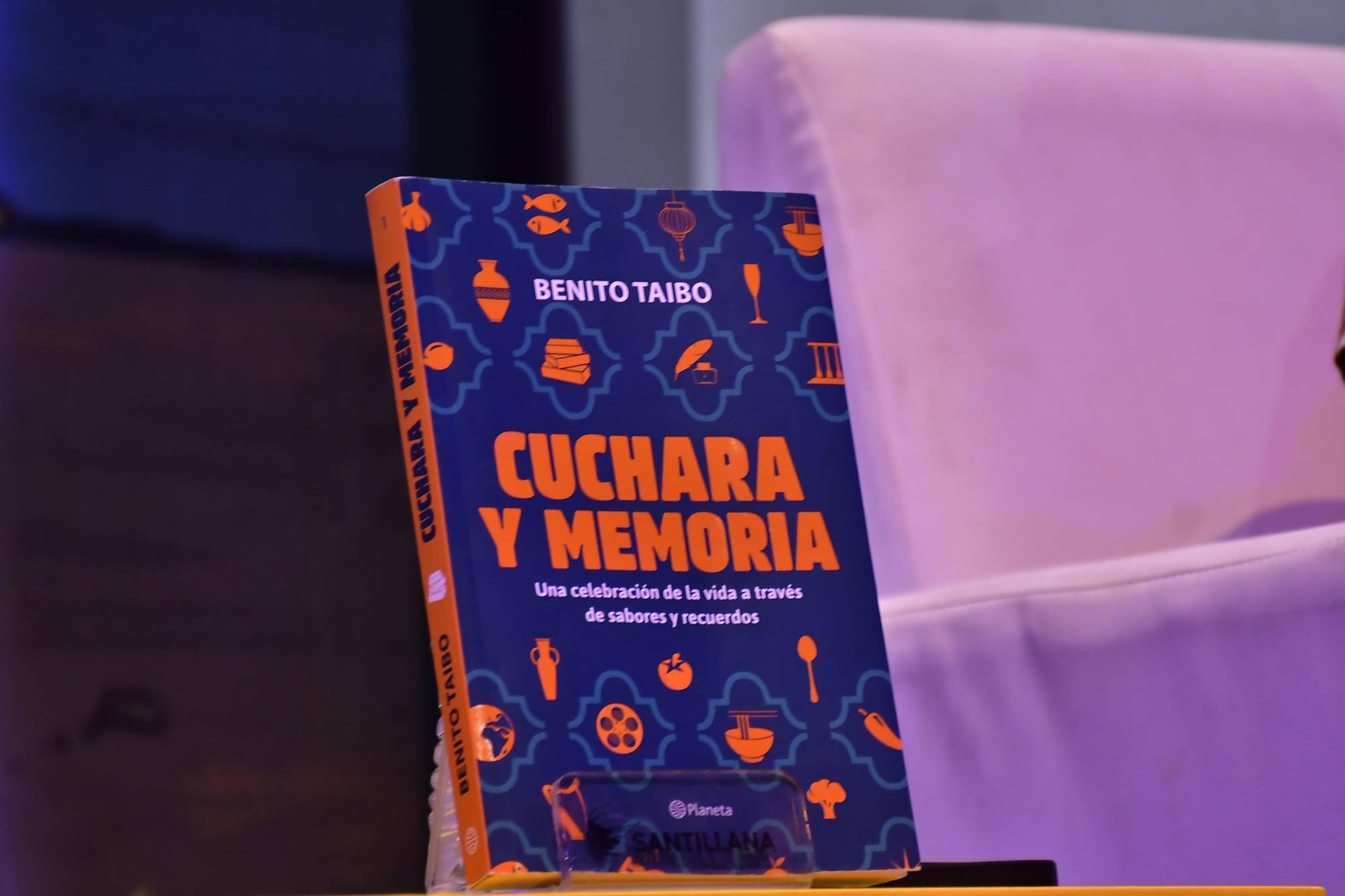 $!Cuchara y Memoria es una obra dividida en capítulos, de la A a la Z.