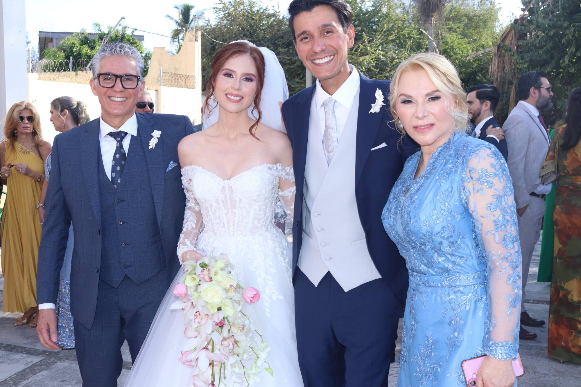 $!Guillermo Zerecero Velo y Elena Rodríguez Arias, papás del novio.