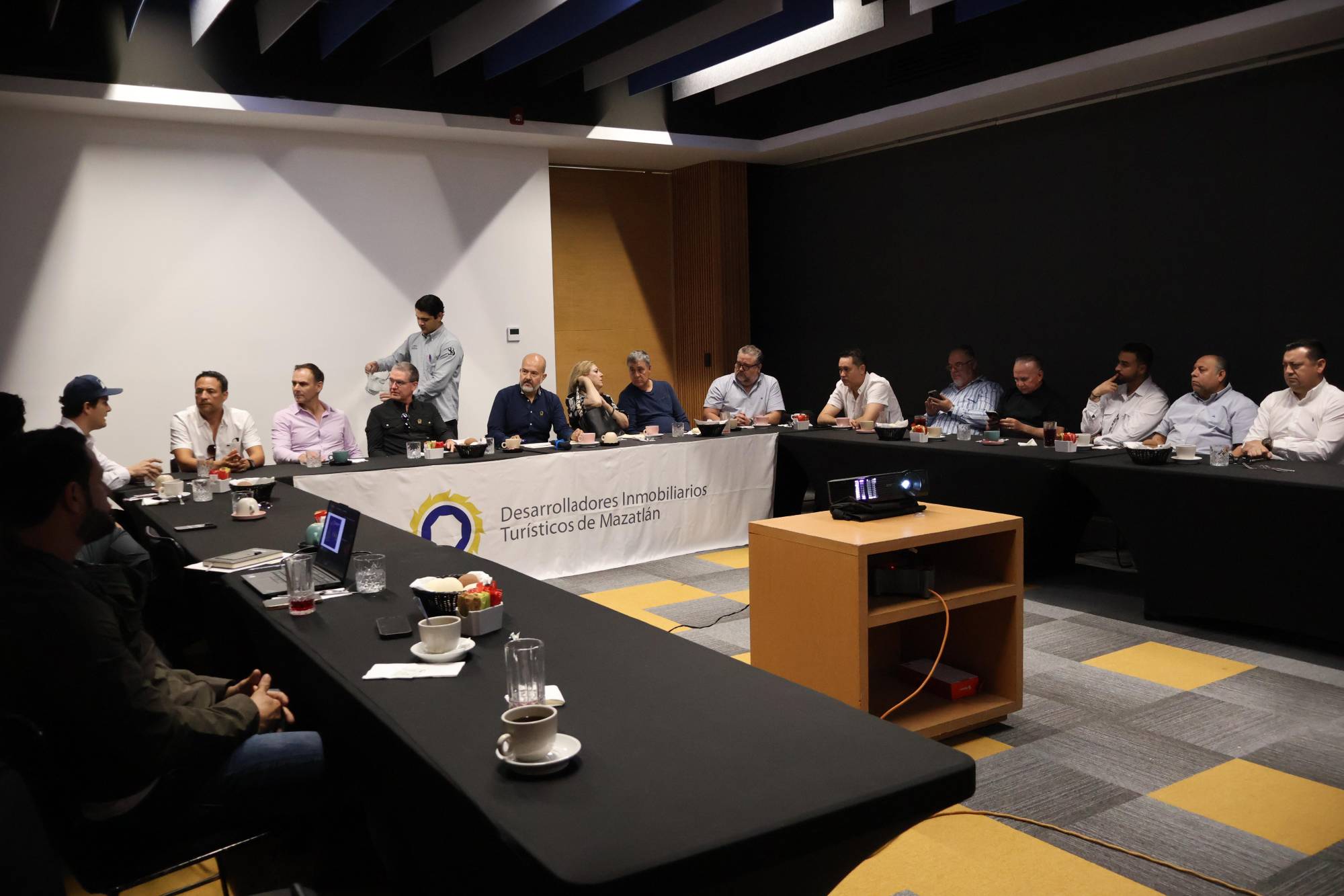 $!Socios de ADIM Mazatlán sostienen reunión con la Secretaria de Turismo de Sinaloa