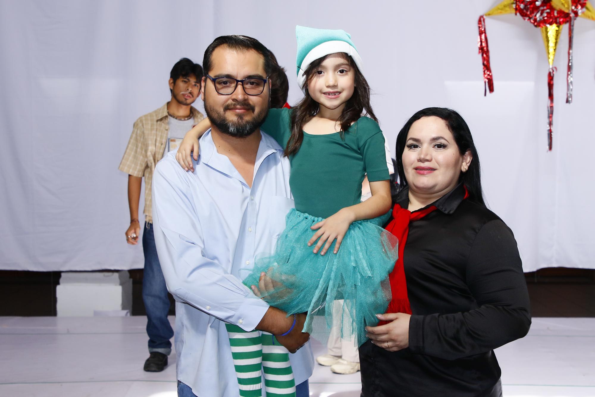 $!Martín Noé Ochoa, la pequeña Valeria Ochoa Cebreros y Valeria Cebreros.