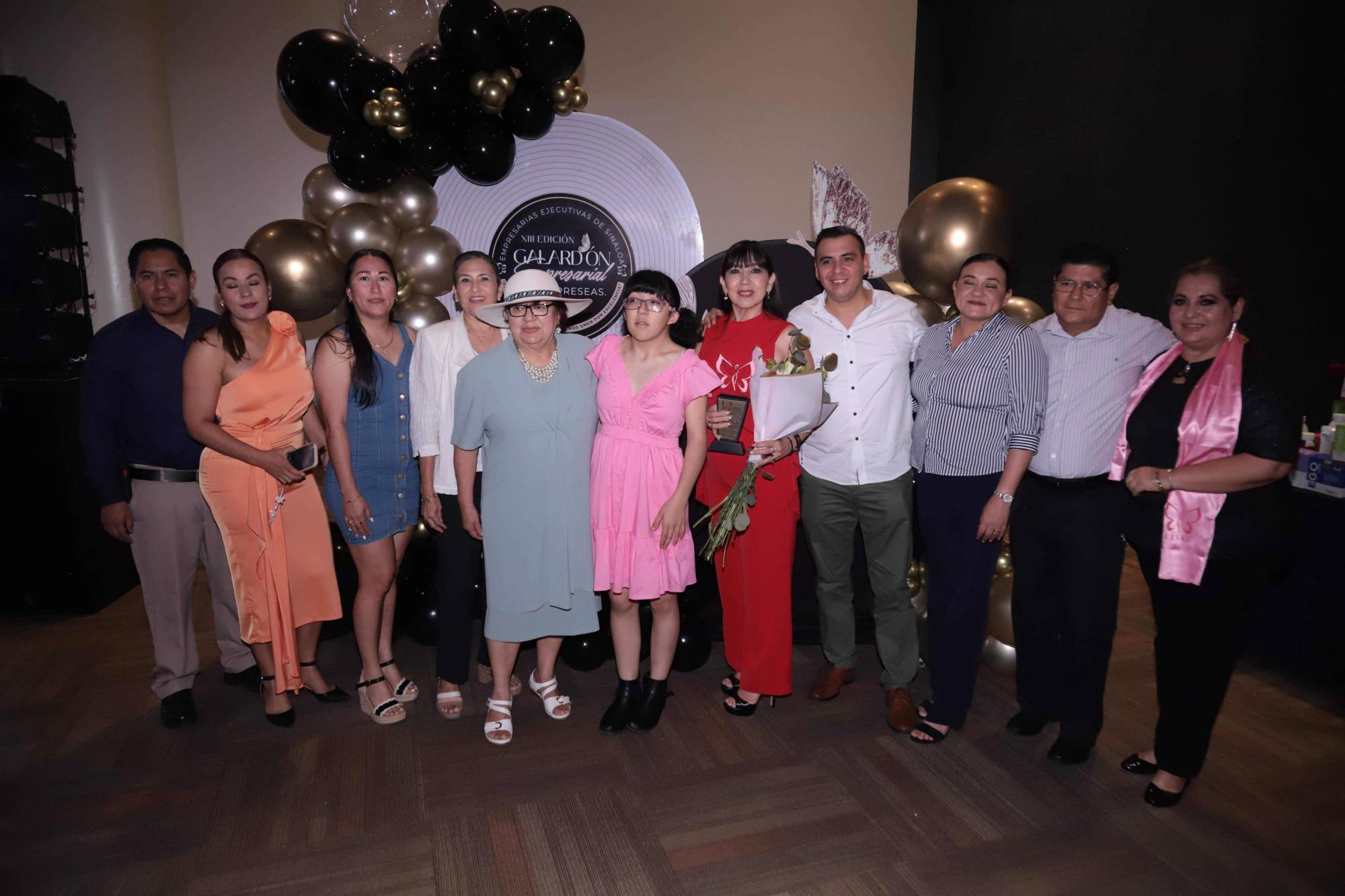 $!María Teresa de Jesús de la Paz Rosales entre sus familiares.