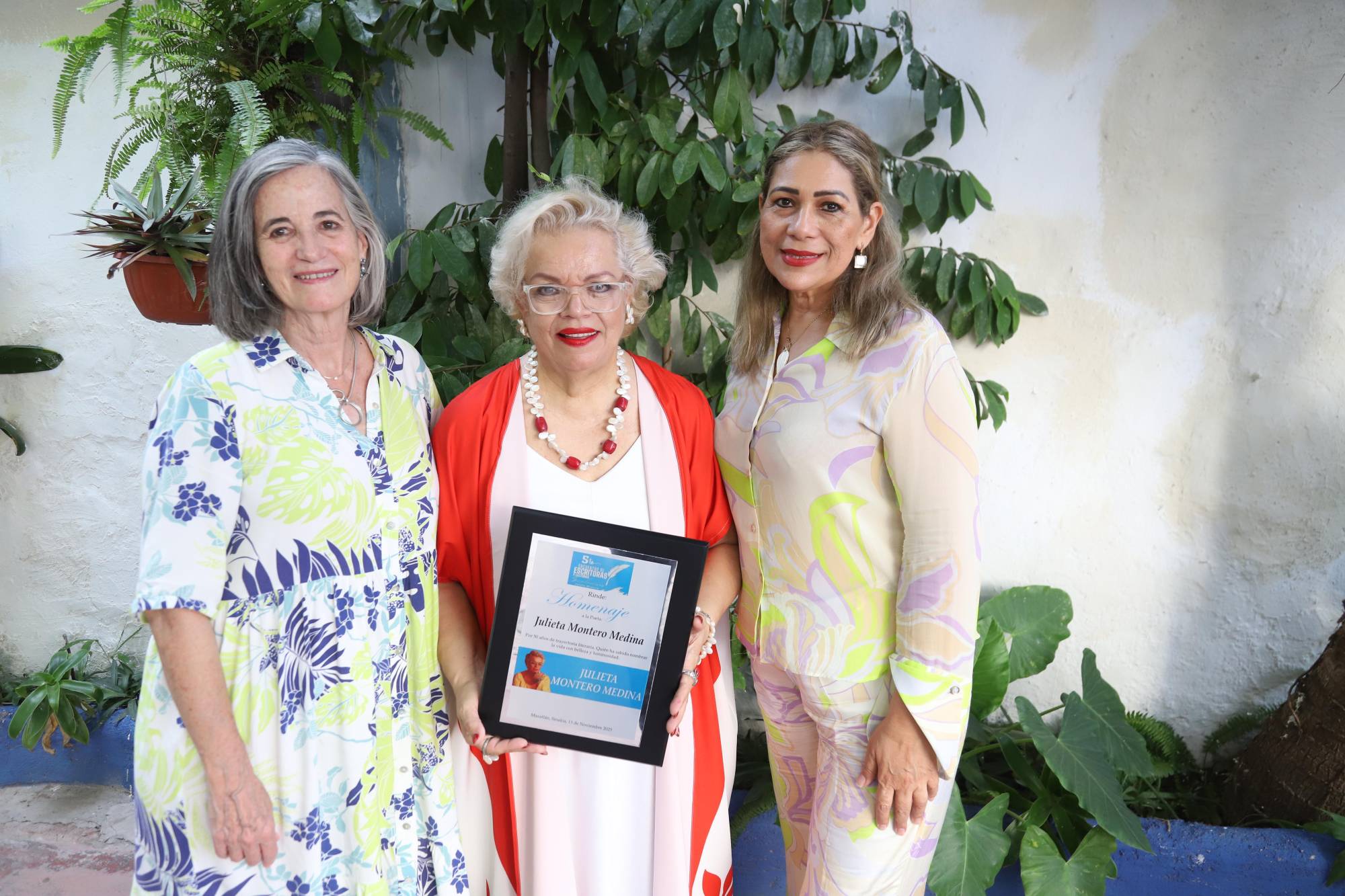 $!Mónica Lavín, Julieta Montero y Silvia Michel.