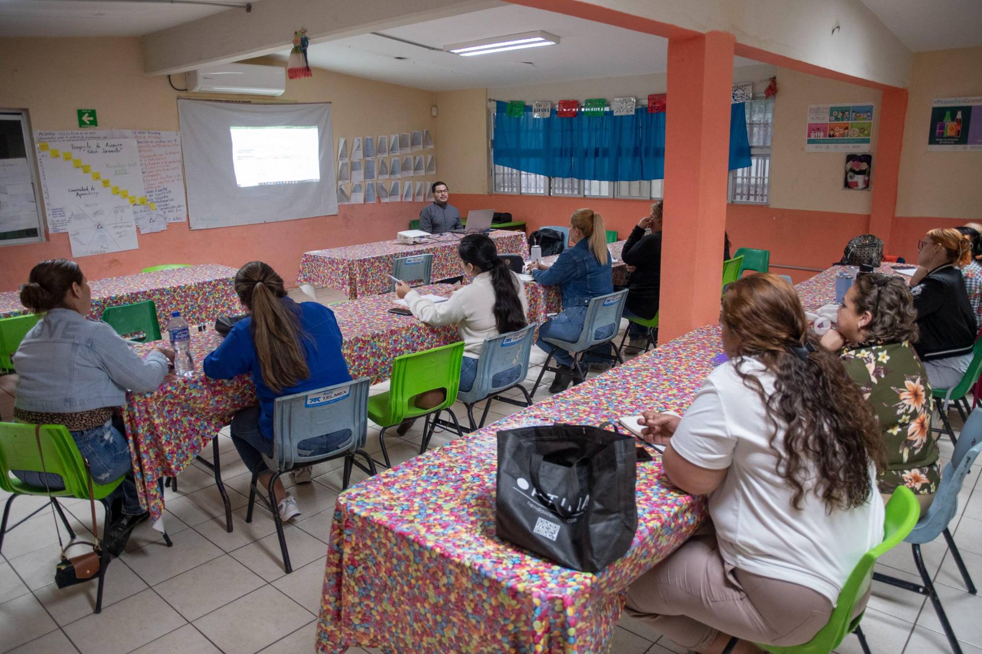 $!Impulsan el emprendimiento en Aguaruto con taller de repostería a 30 mujeres
