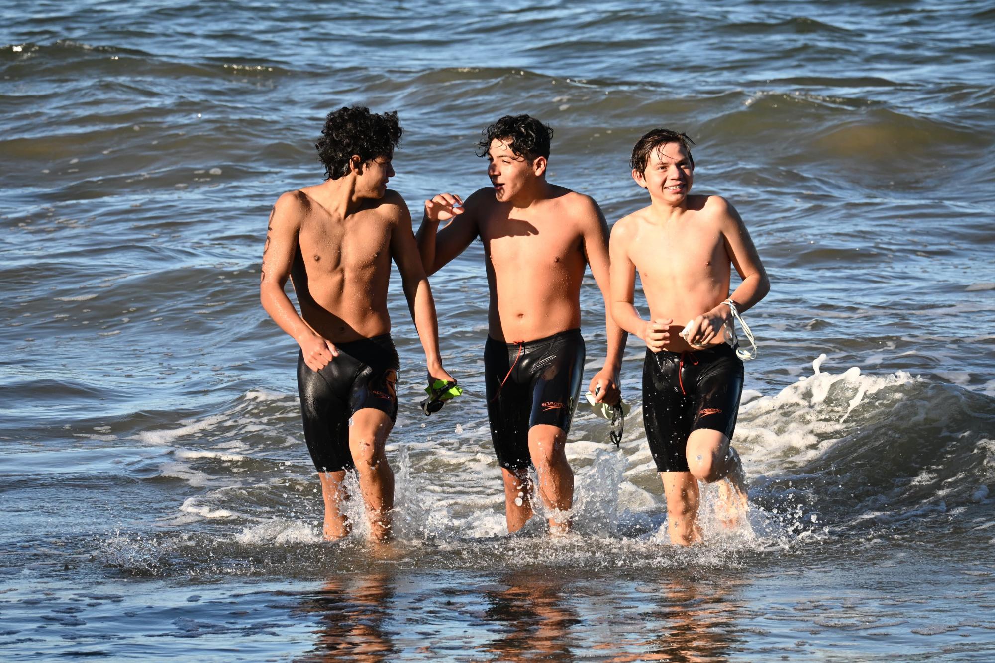 $!Camila Ramos y Carlos Mercado conquistan el Selectivo Municipal de Aguas Abiertas