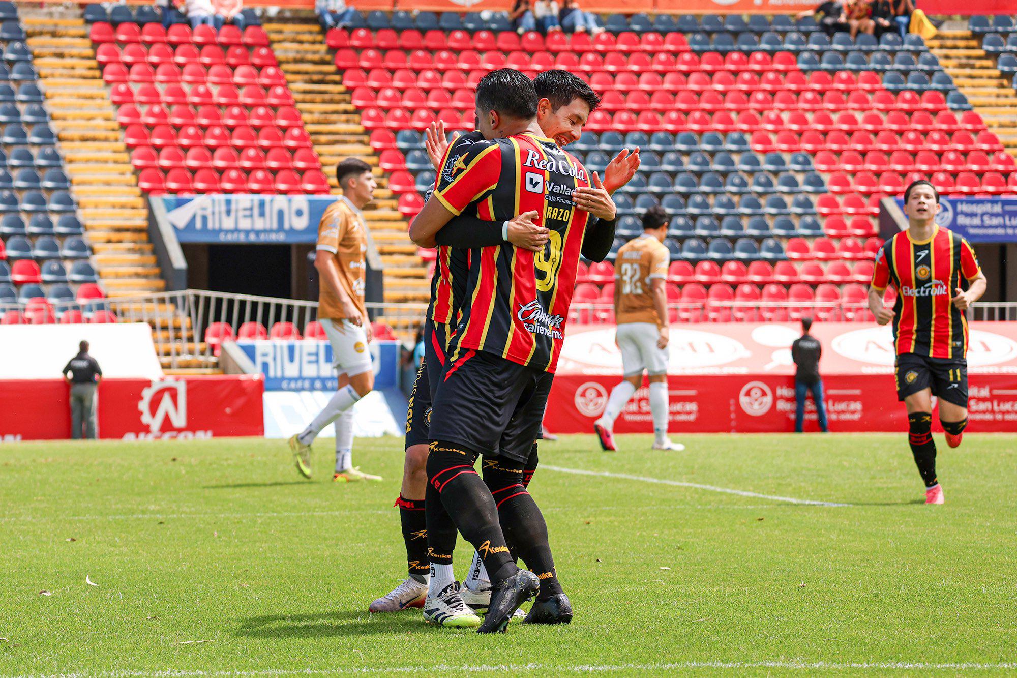 $!Dorados cae en feria de goles en visita a Leones Negros