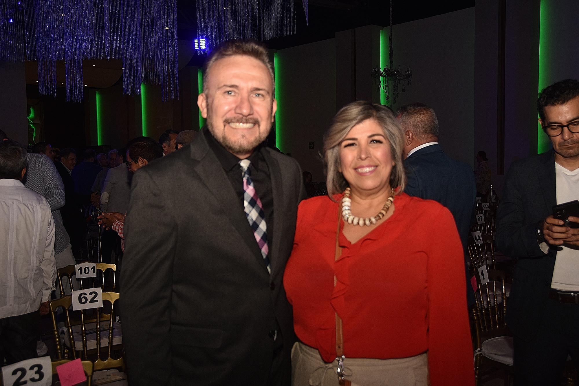 $!Óscar Armenta y Olivia Vázquez.