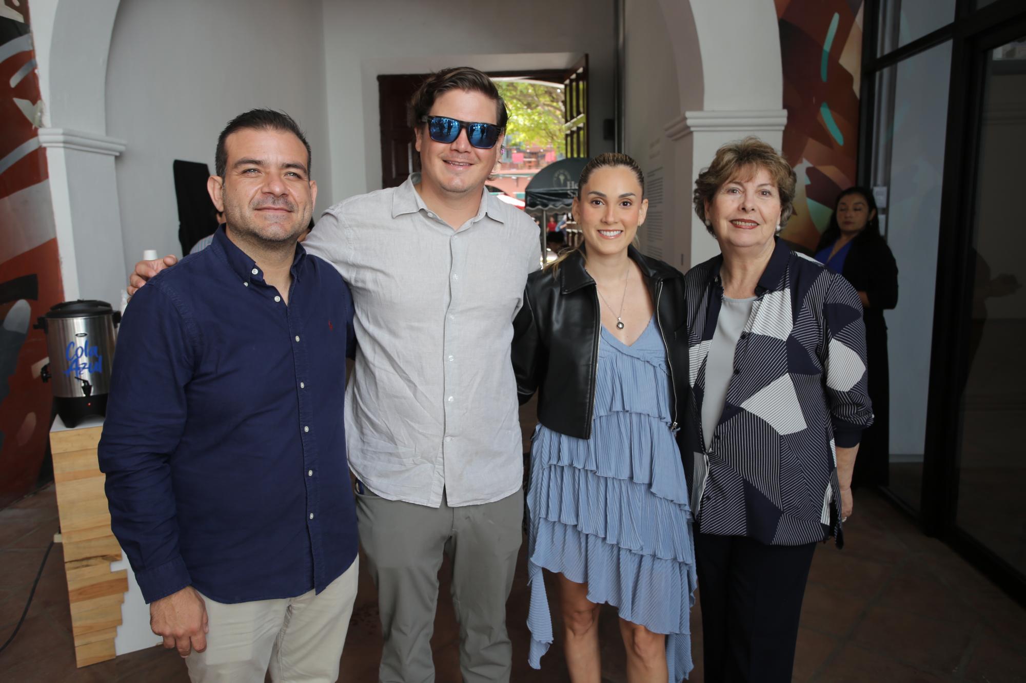 $!Luis Antonio Gómez, Isaac Urquijo, Gloria Frías y Yolanda Urquijo de Holcombe.
