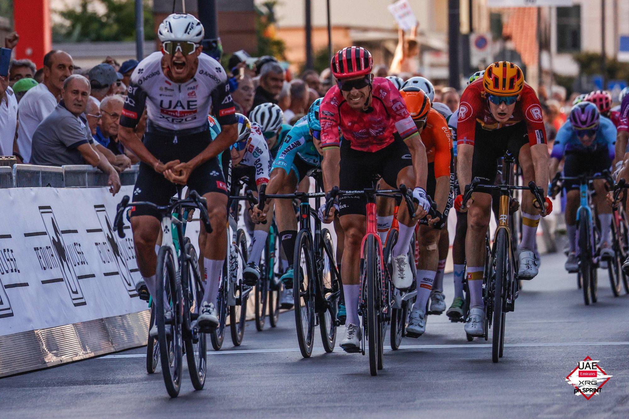 $!Isaac del Toro cierra semana de ensueño con otro triunfo en Italia