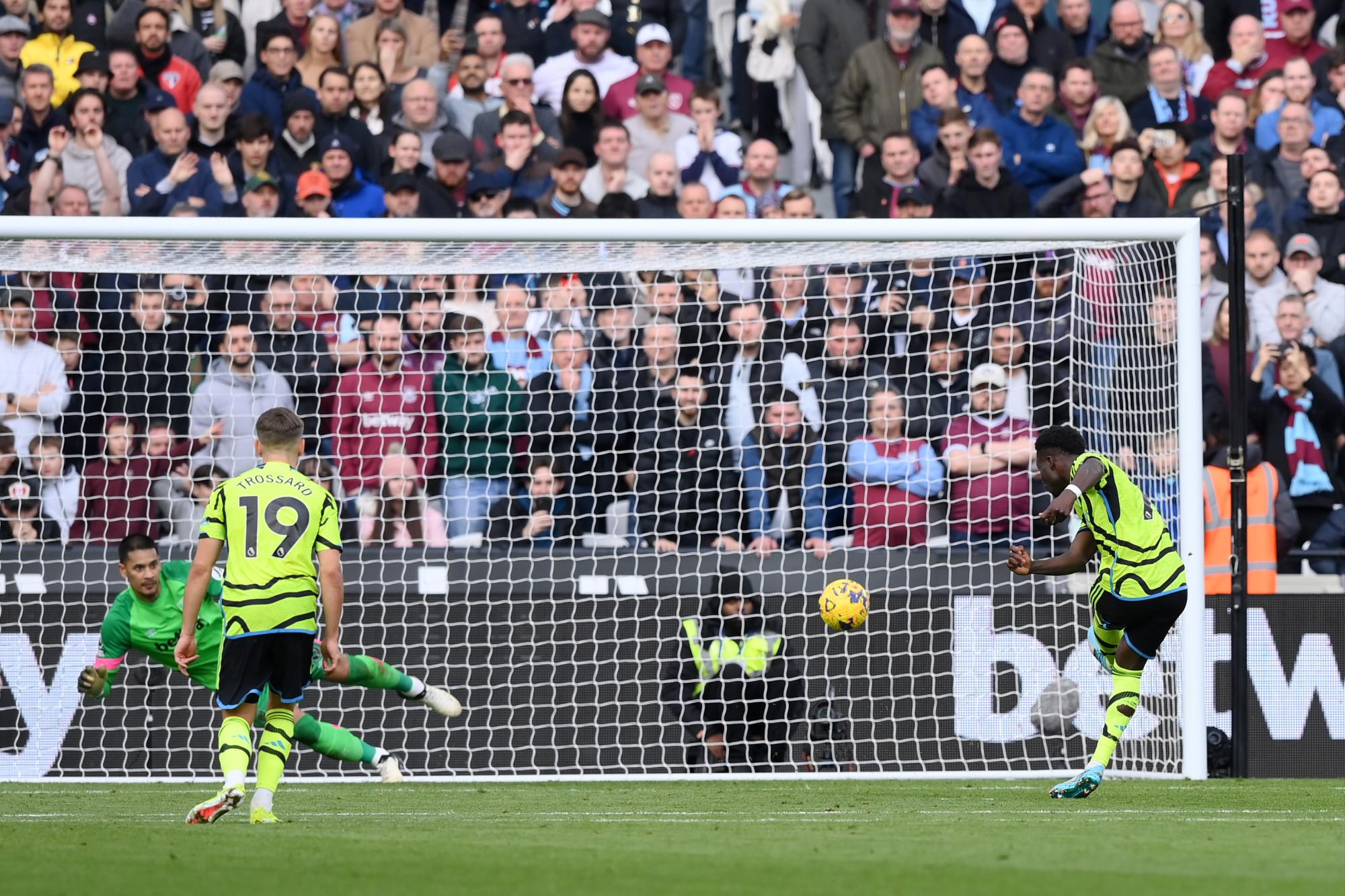 $!Arsenal arrolla al West Ham de Edson Álvarez