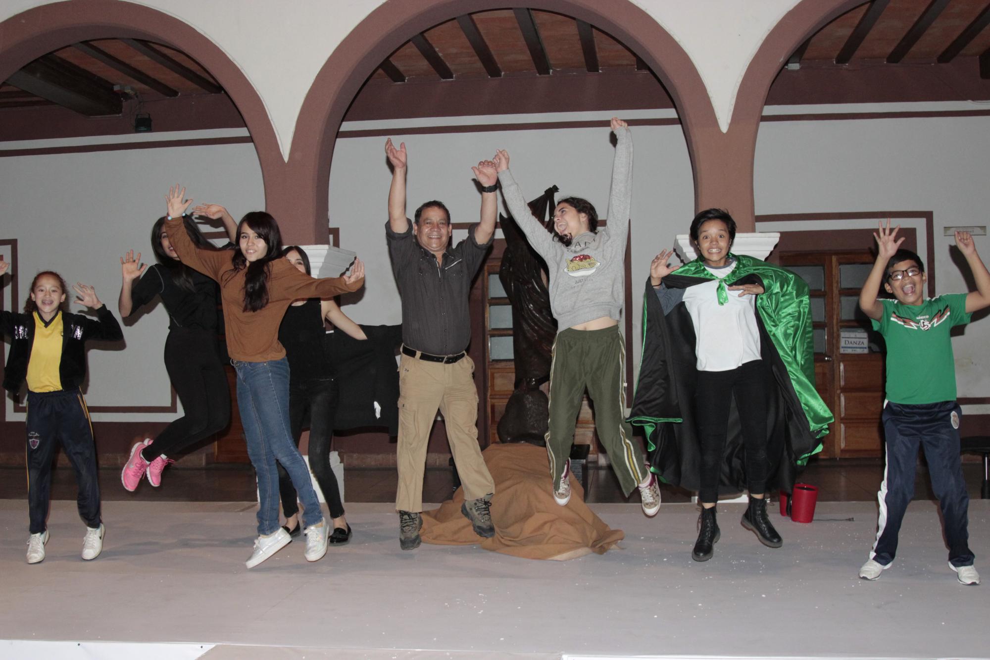 $!Más de 30 años de su vida dedicó Gustavo Enríquez a formar nuevos actores.