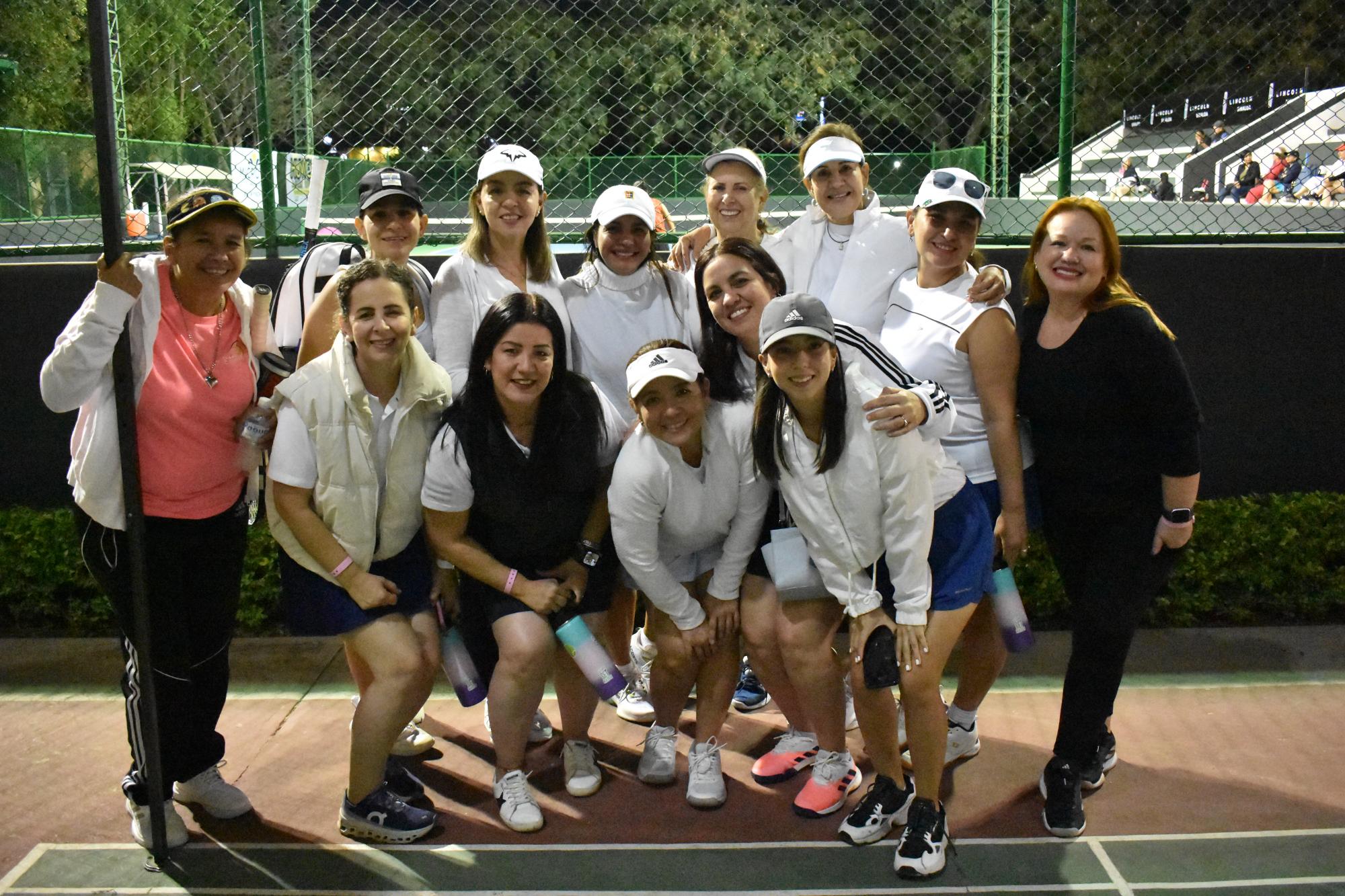 $!El torneo busca definir a las mejores tenistas de entre 30 y 60 años.