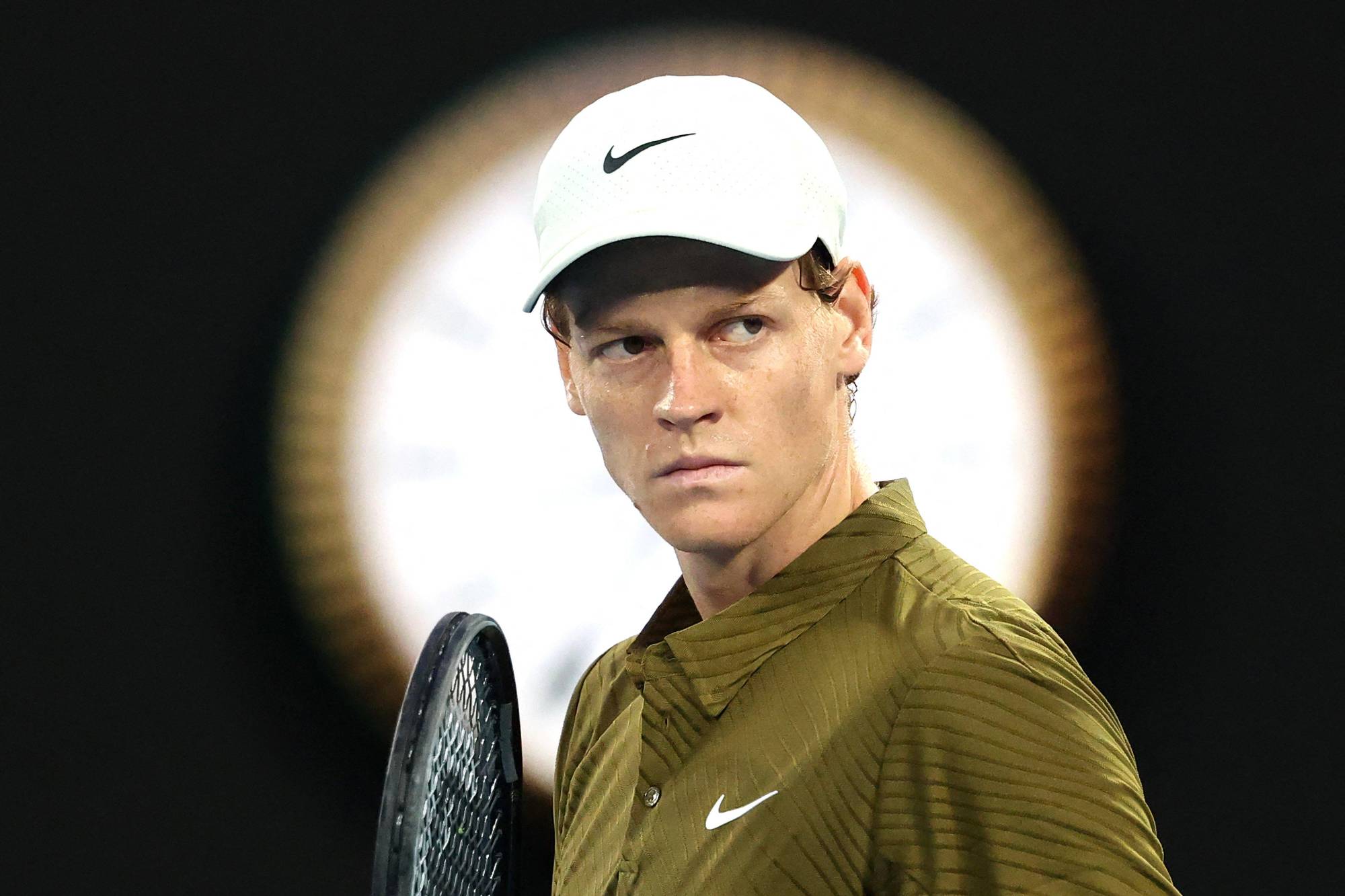 $!¡Viejos conocidos! Sinner cita a Djokovic en semifinales de Melbourne