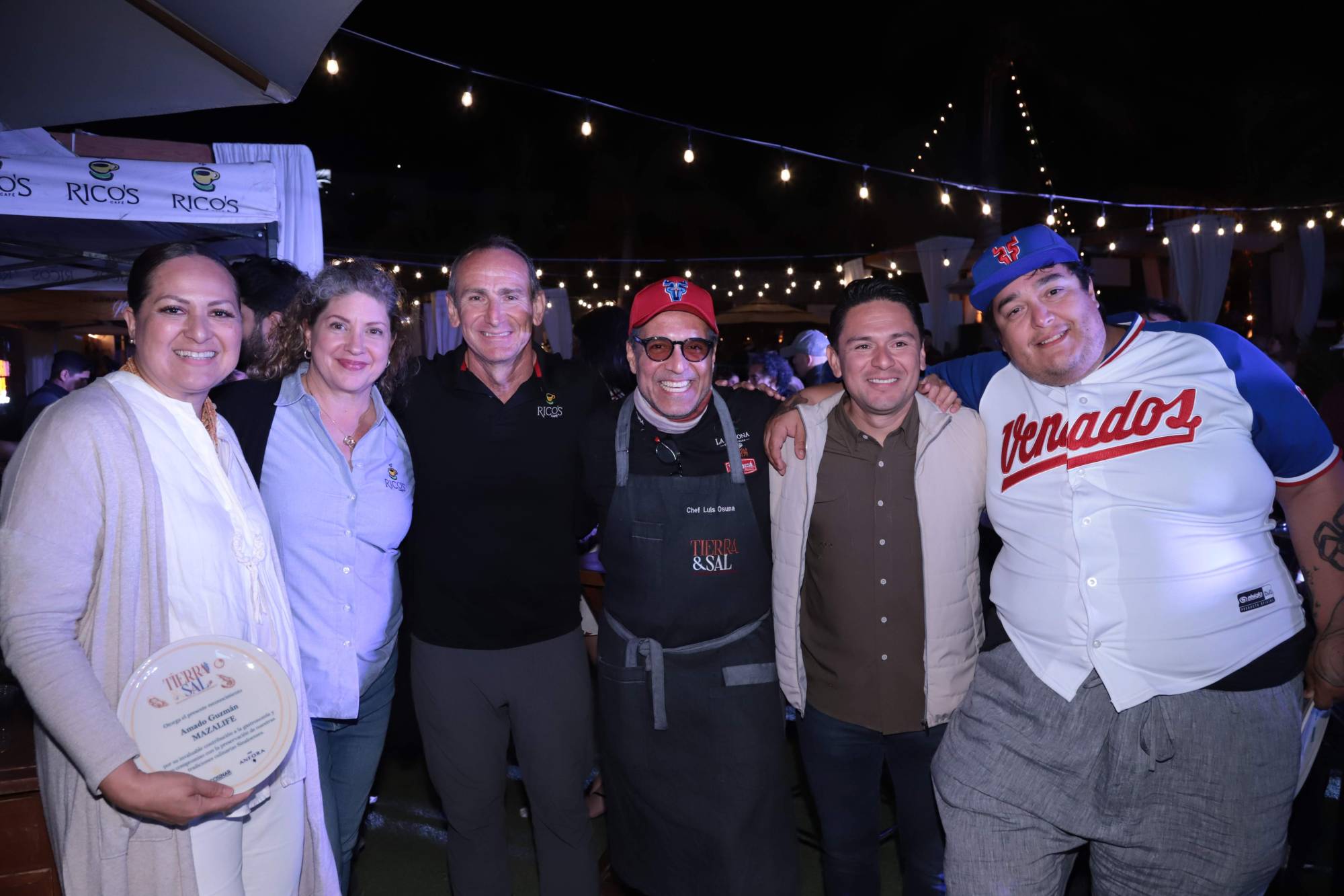 $!Mónica Medina, Marianne Biasotti de Fontes, Rogelio Fontes, Luis Osuna Vidaurri, Norberto Rojas y Ezequiel Hernández.