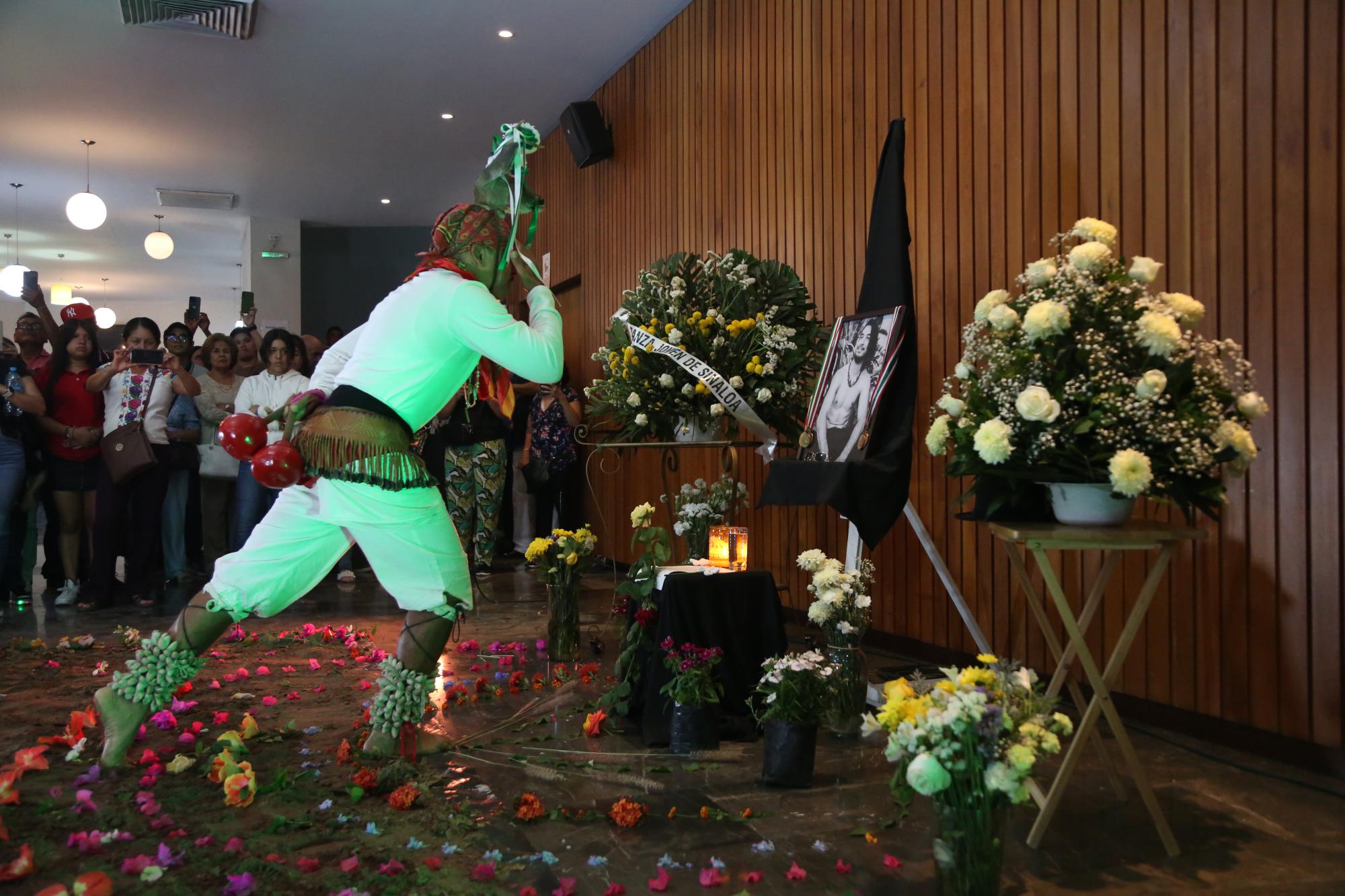 $!Leonardo Yáñez ofreció La Danza del Venado en honor al joven Max Corrales (1995-2023) asesinado recientemente.