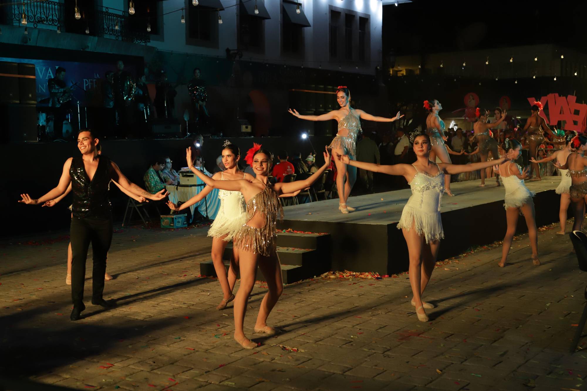 $!Alegres coreografía realizaron los bailarines de Cultura.