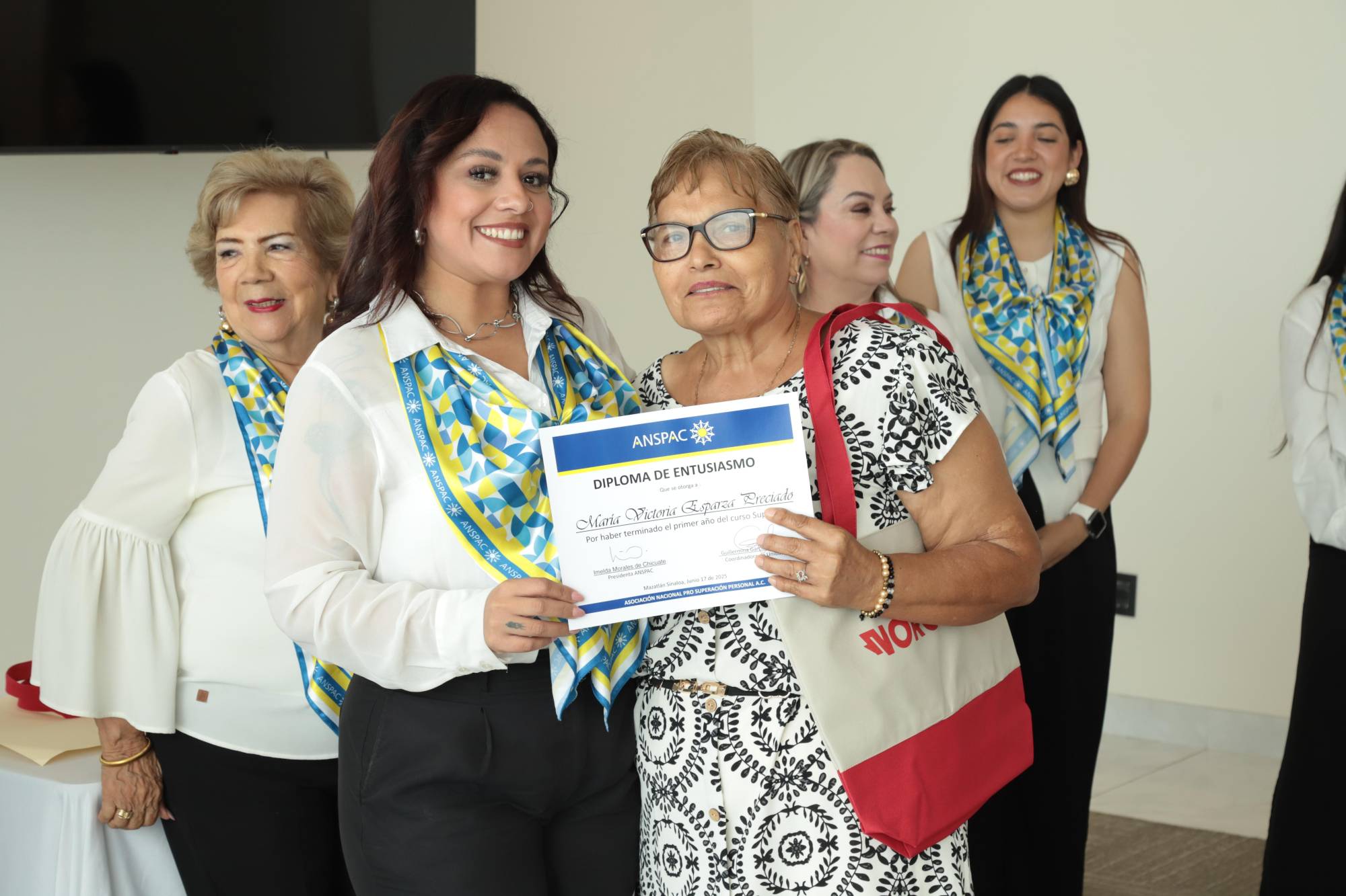 $!Carolina Zataráin y María Victoria Esparza.