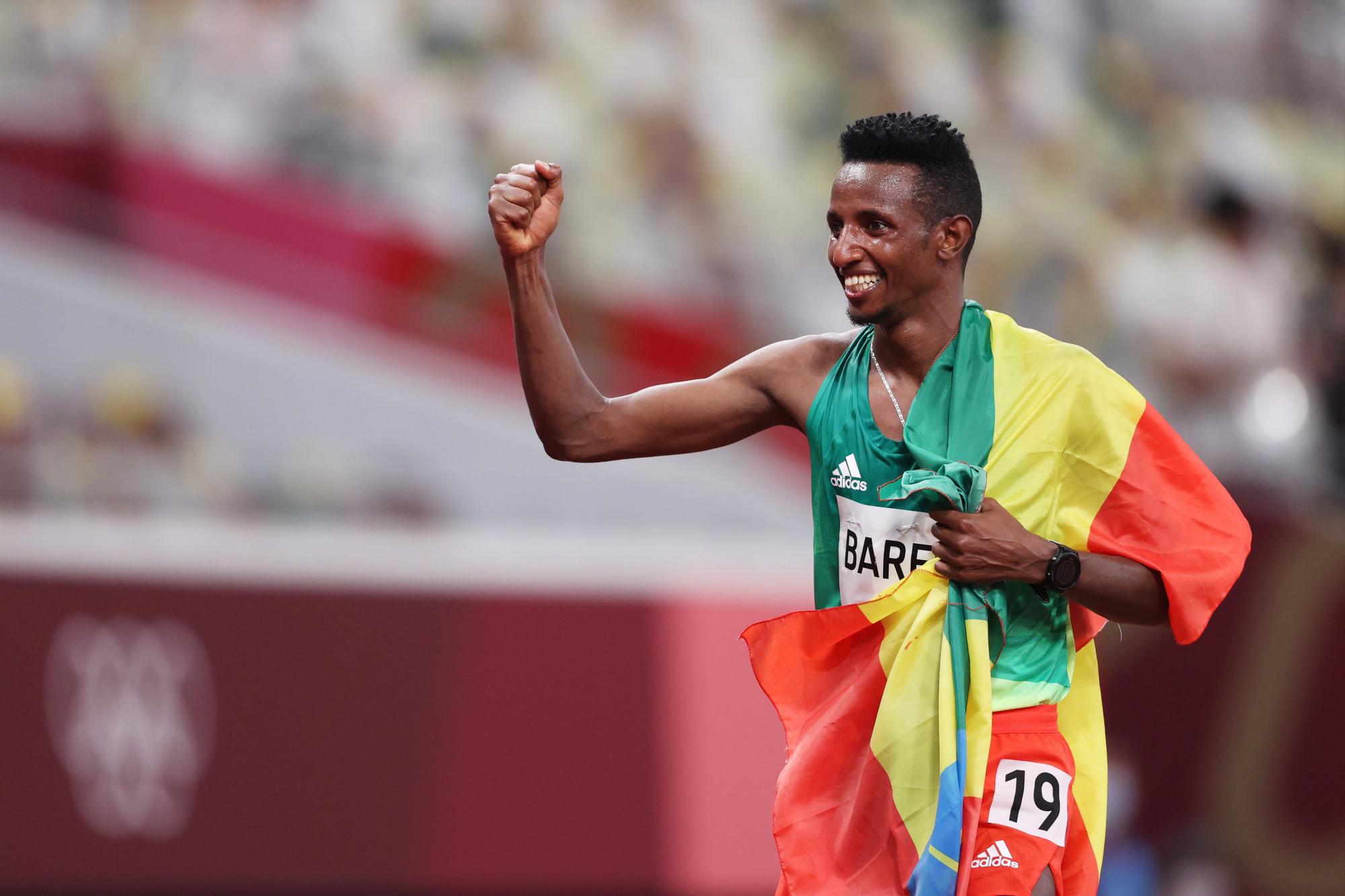 $!El etíope Barega sorprende a Cheptegei para colgarse el oro olímpico en los 10 mil metros