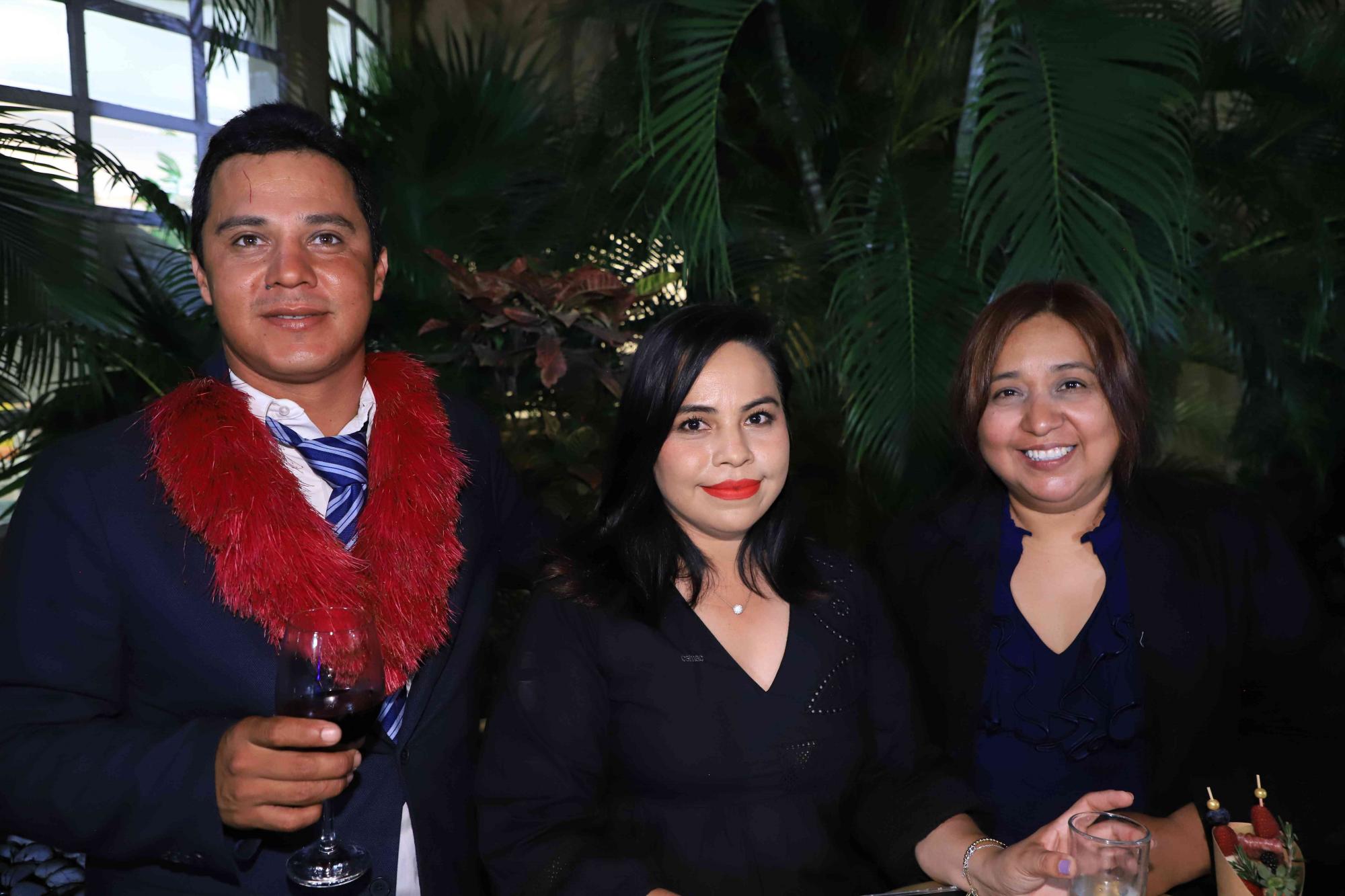$!Antonio Alejandro Vázquez, Karla Morales y Gloria Villarreal.