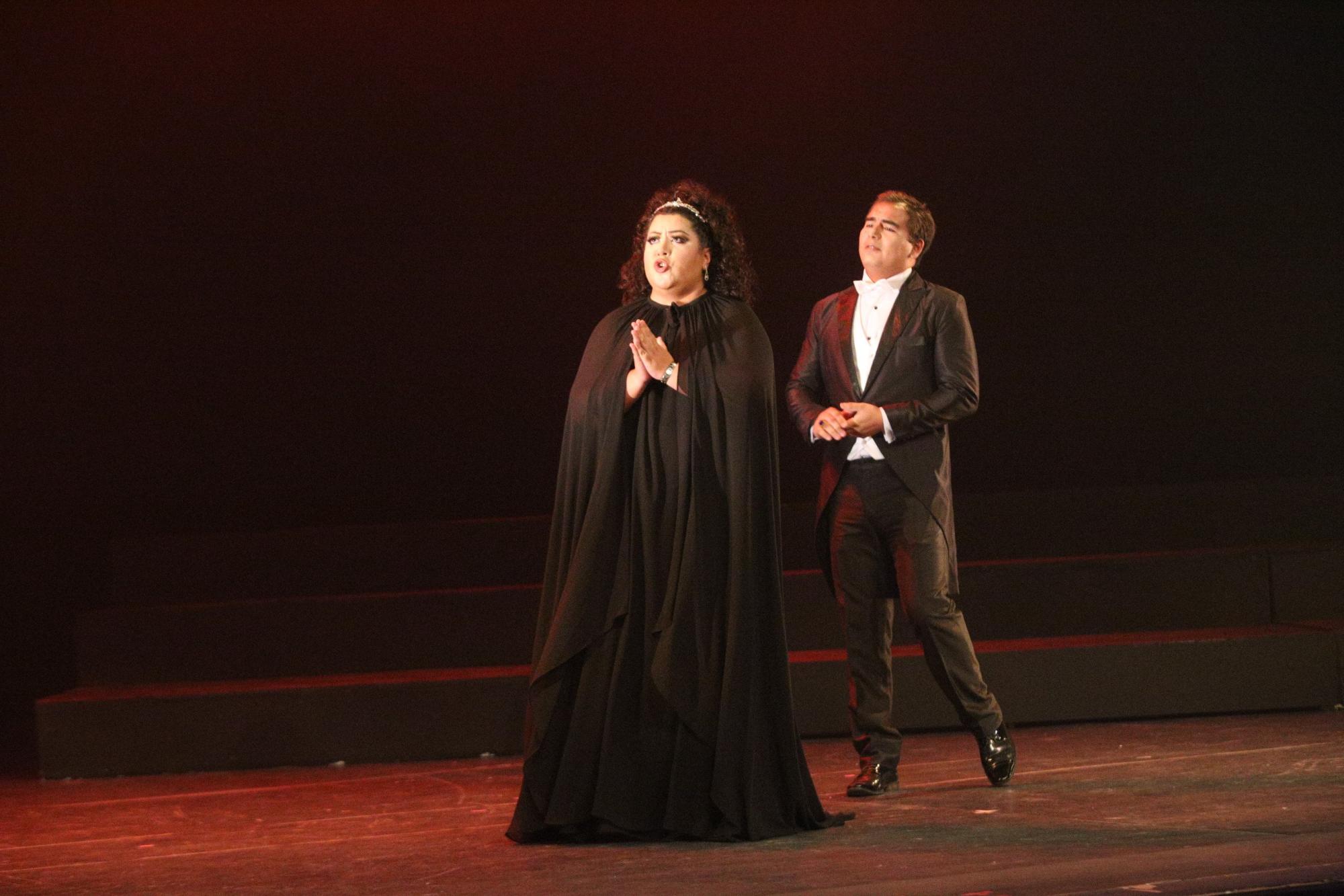 $!Una gran velada de ópera disfrutaron los mazatlecos en el TAP junto a la soprano María Katzarava.