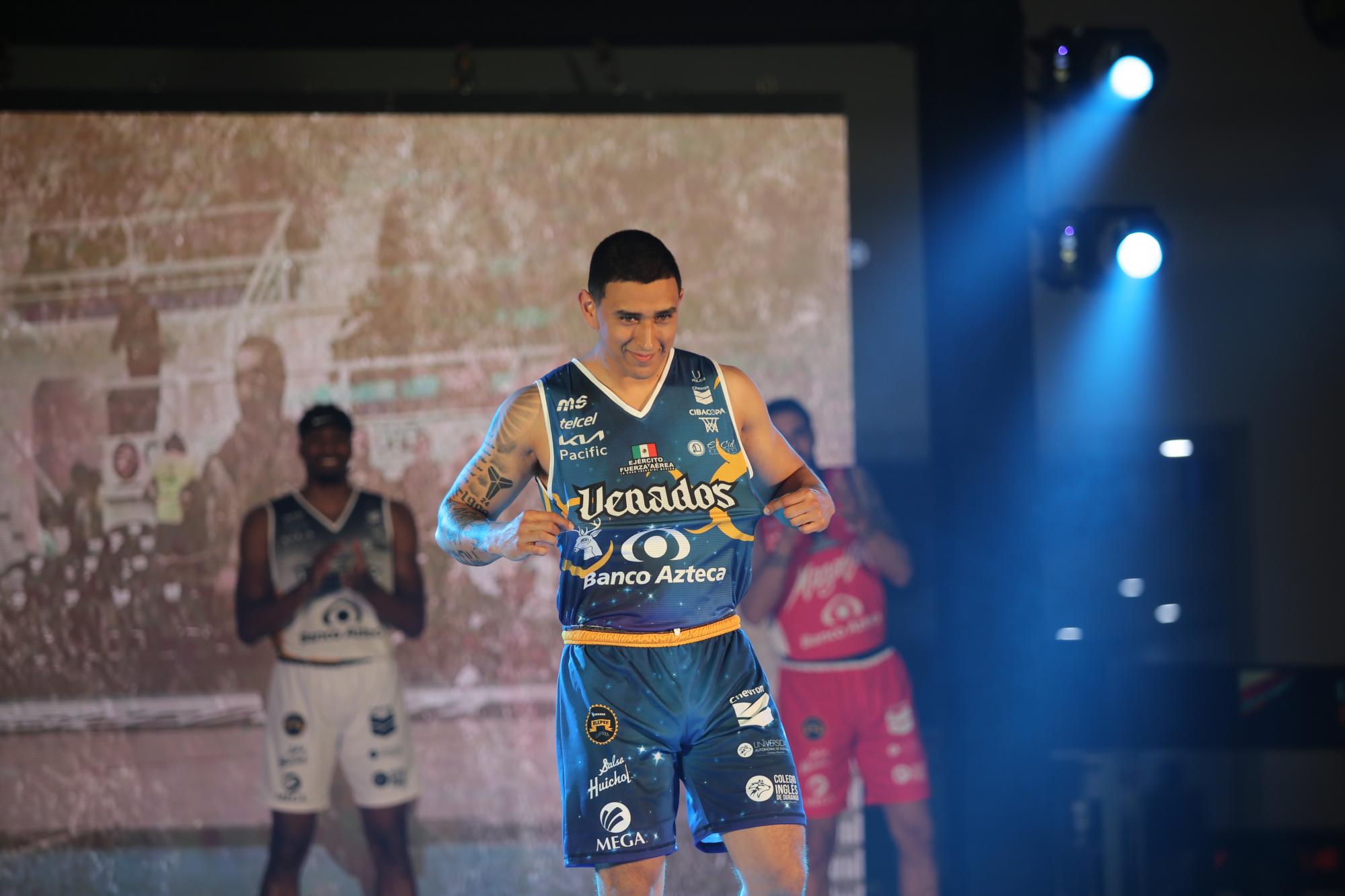 $!Eliseo “Mamba” Murrieta muestra el alternativo en color azul celeste.