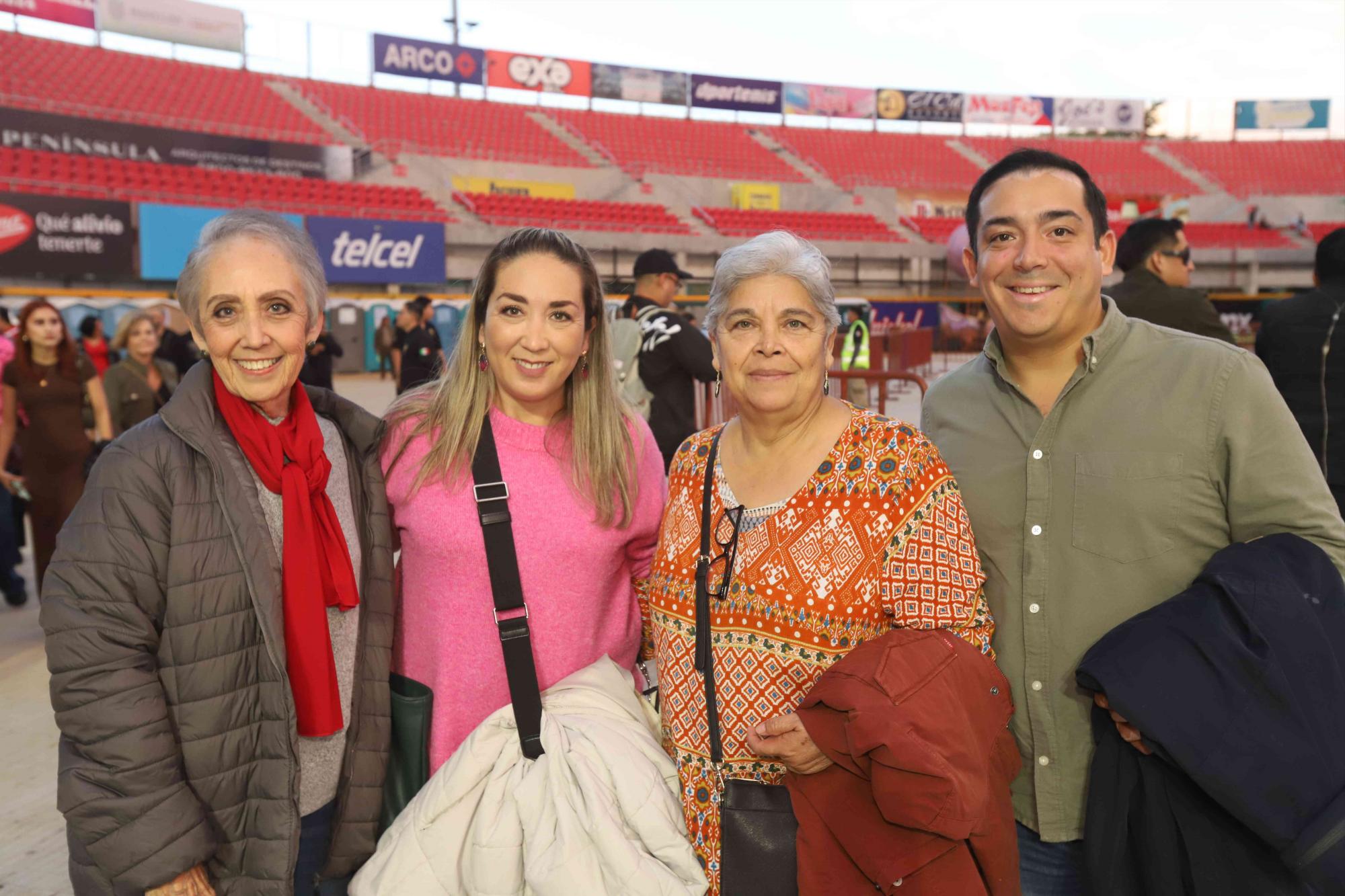 $!Teresa Patrón de Letamendi, Teresa Letamendi Patrón, Cecilia Zambrano y Gabriel Muñoz.