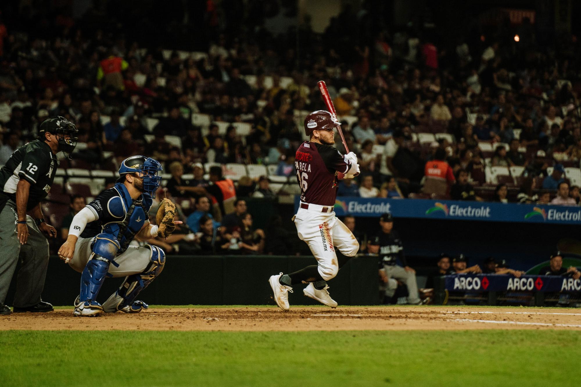 $!Tomateros de Culiacán cede la serie en casa ante Charros de Jalisco