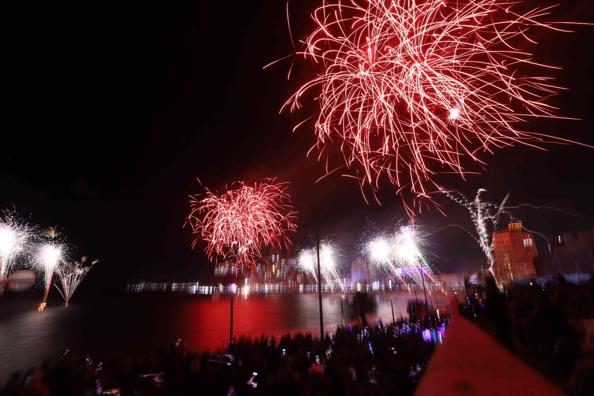 $!Disfrutan el espectacular ‘Combate Naval’