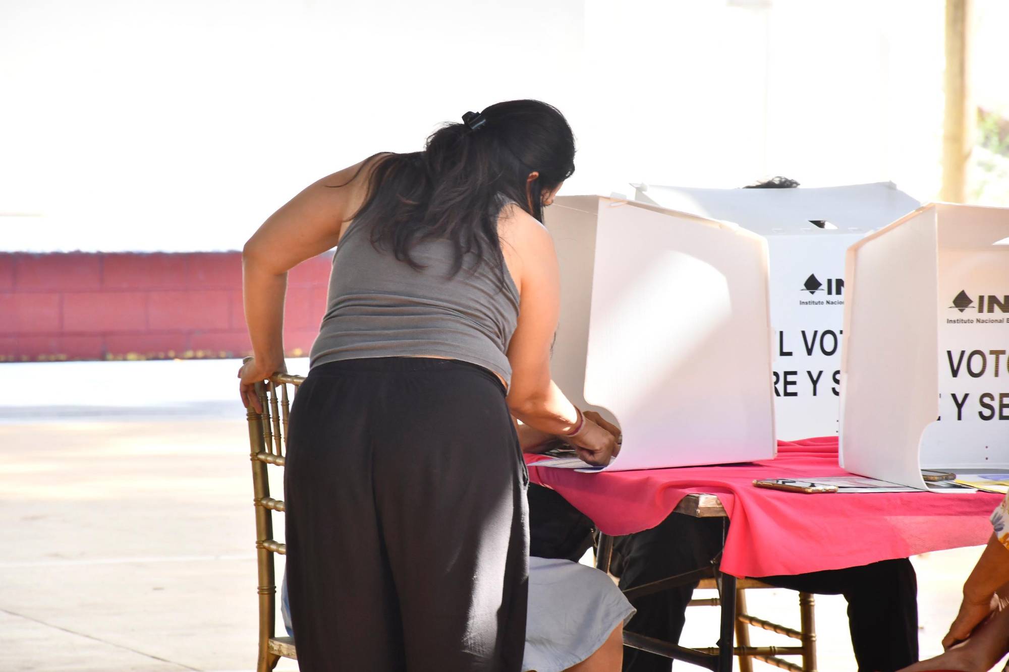 $!Se detecta asistencia para llenar boletas durante la elección judicial en Sinaloa