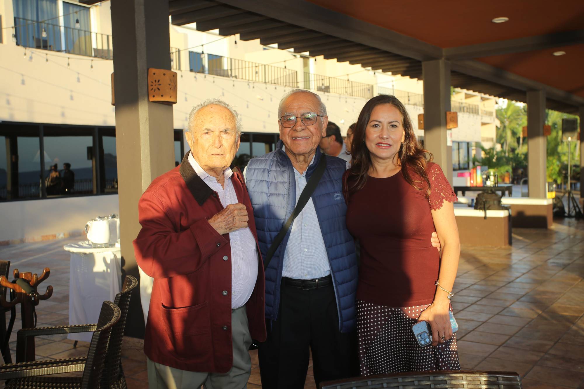 $!El cumpleañero entre Dagoberto Ramírez y Martha Ramírez.