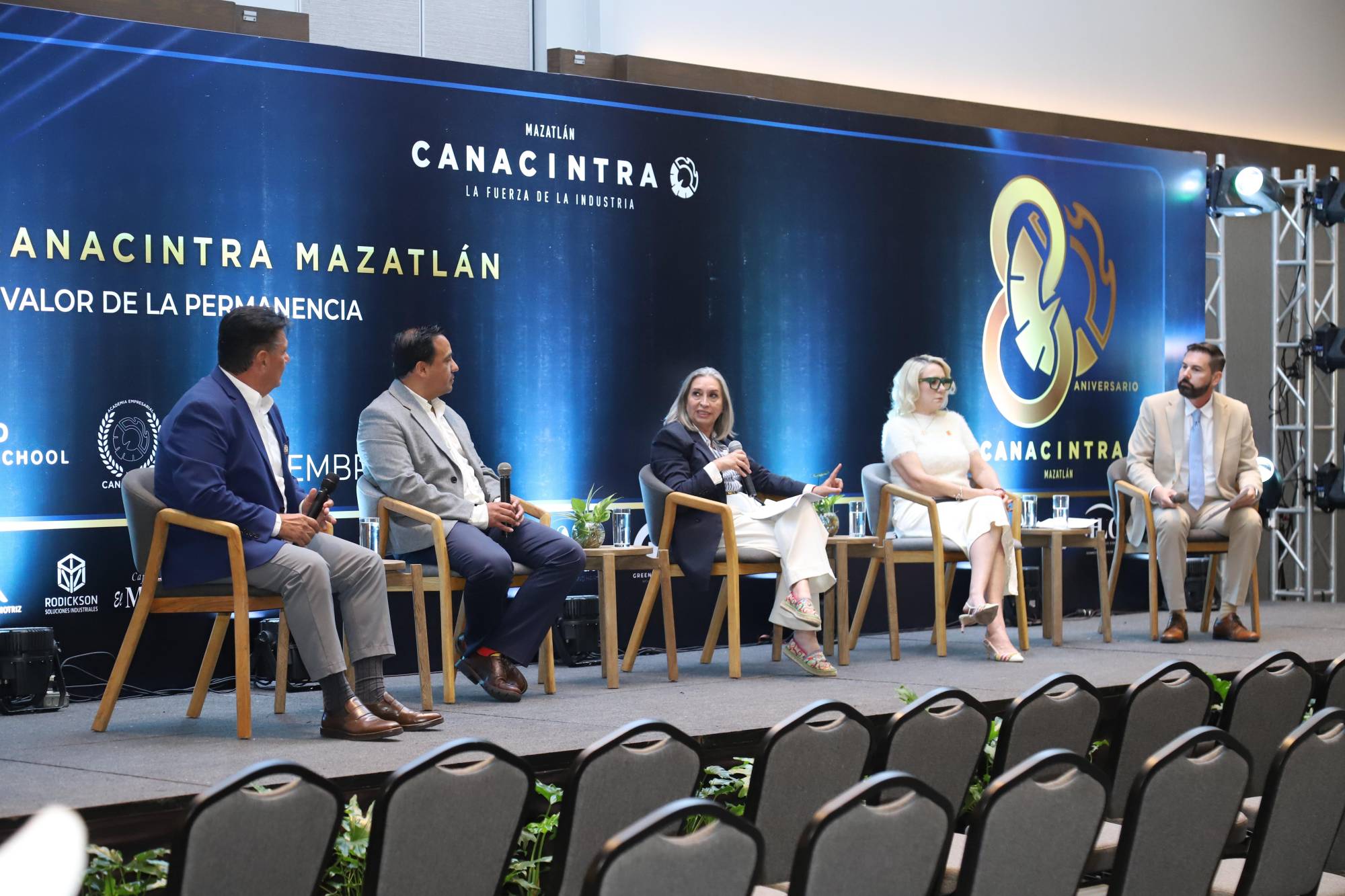 $!Ismael Barros, Mauricio Fernández, María de Lourdes Medina, Carmen Espinosa y Sergio Rojas, durante el panel.