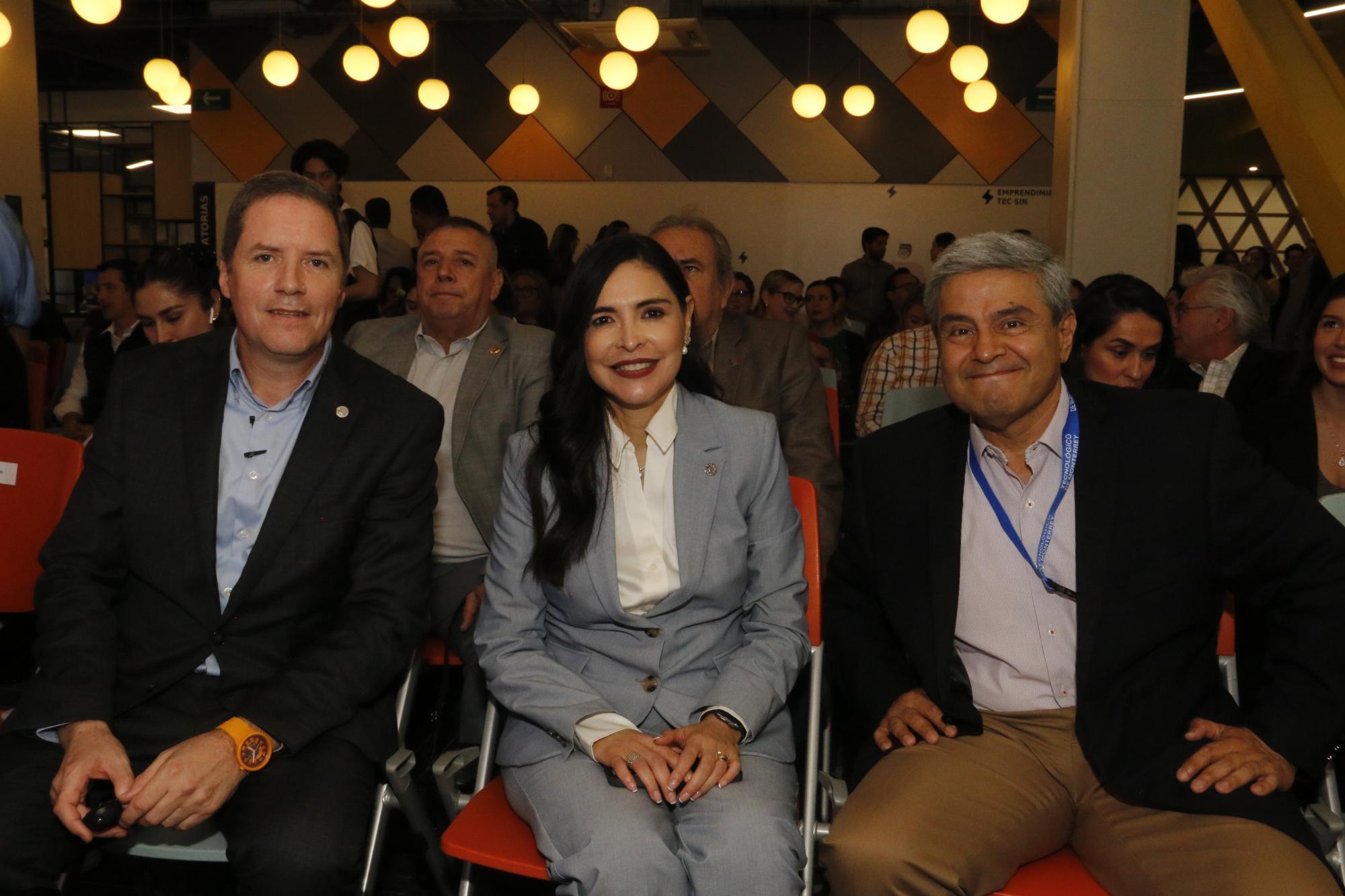 $!Richard Huett, Claudia Félix y Jorge Gutiérrez.