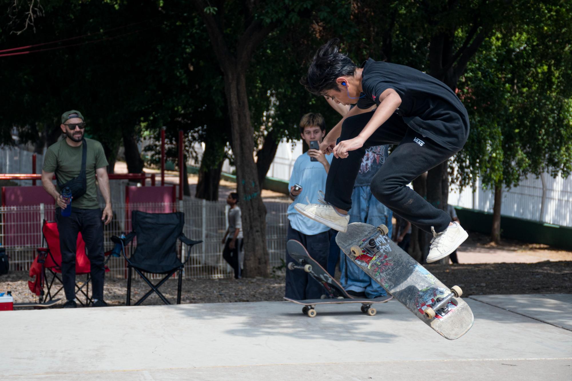 $!Jóvenes disfrutan de la adrenalina extrema en el torneo de Skateboard