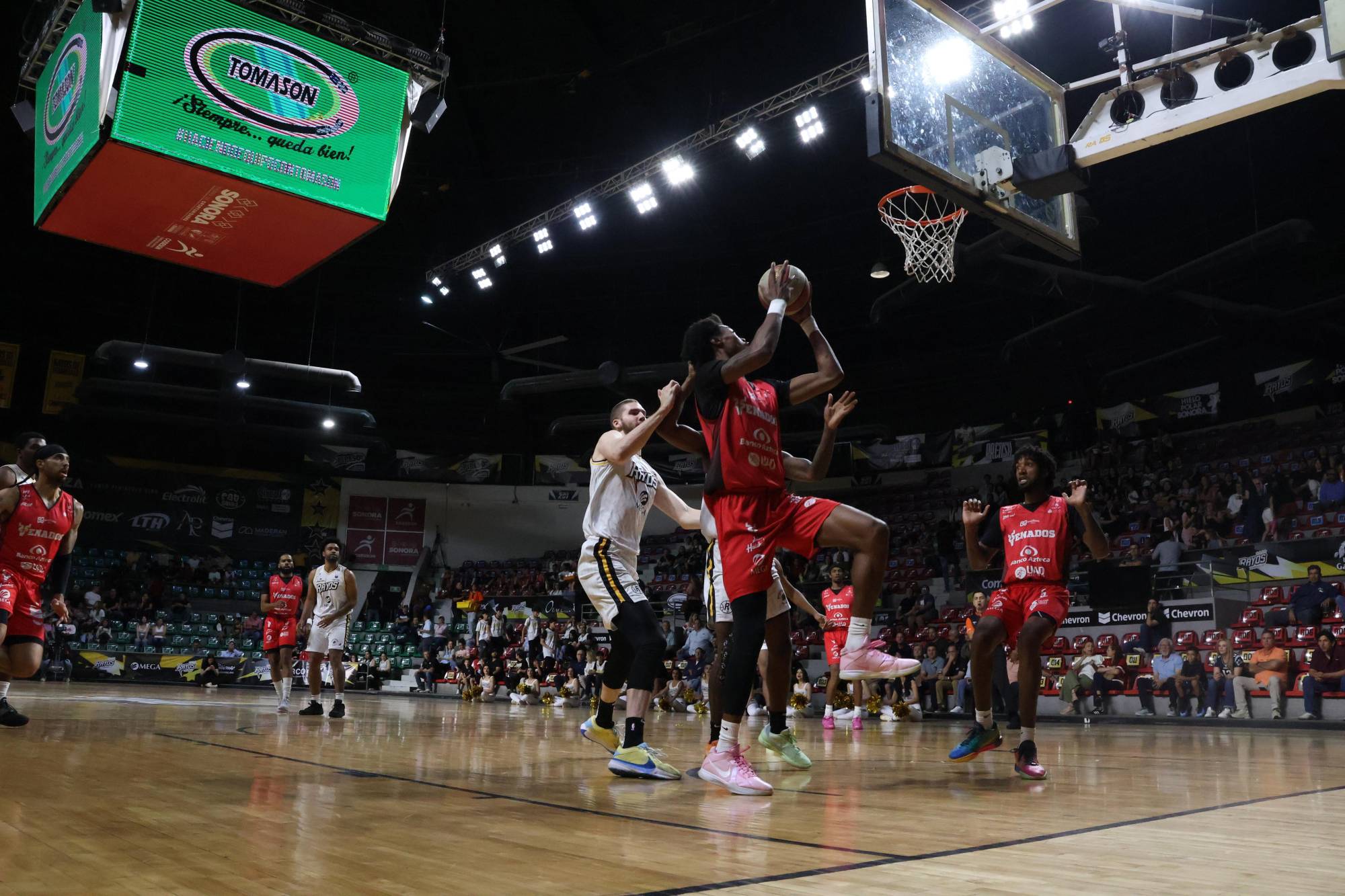 $!Venados Basketball no puede mantener la ventaja y cae en el primero de la serie ante Rayos