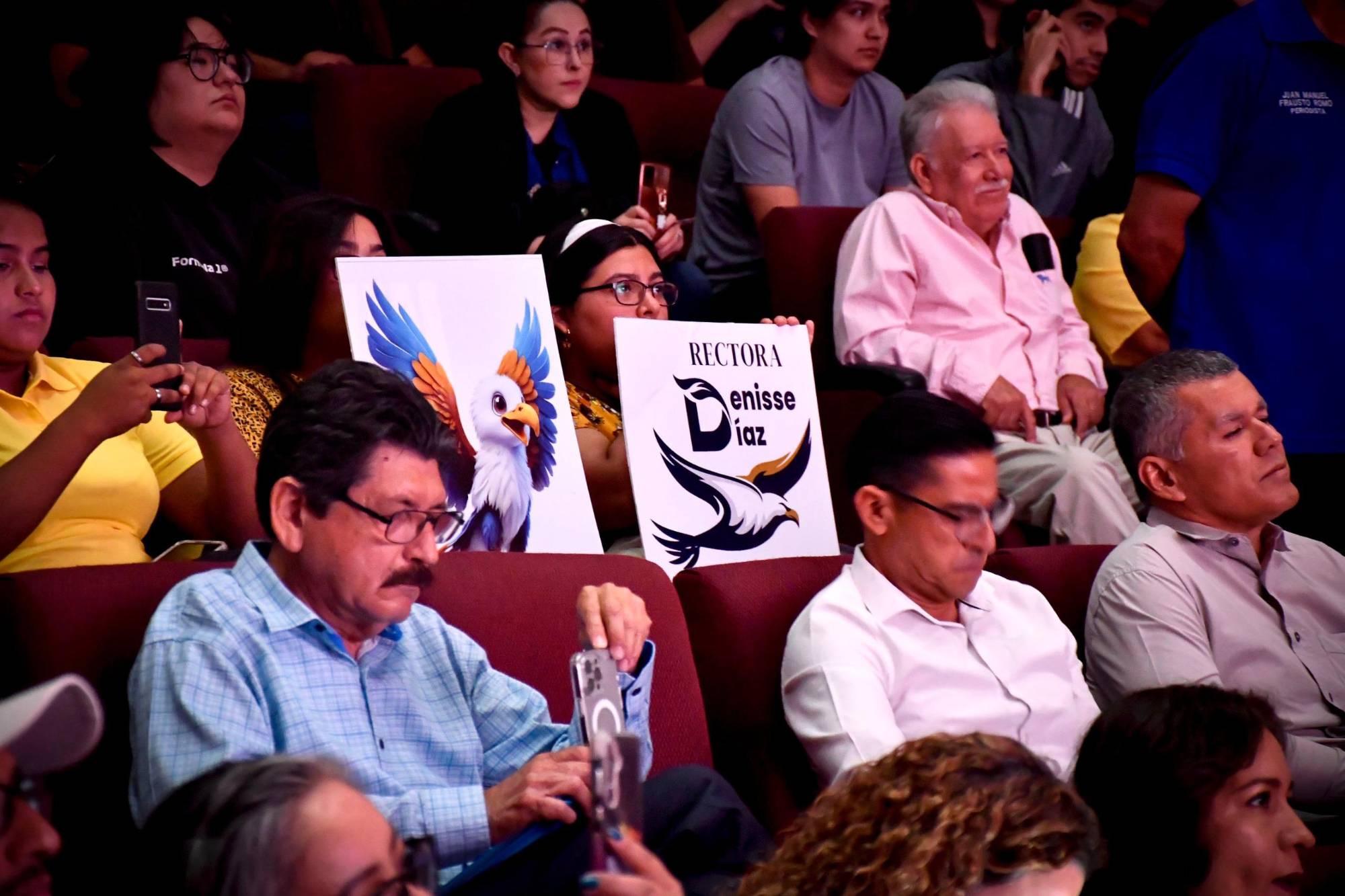 $!Última parada previo a votación en la UAS: comparecencia reventada a Denise Díaz y alfombra roja para Jesús Madueña