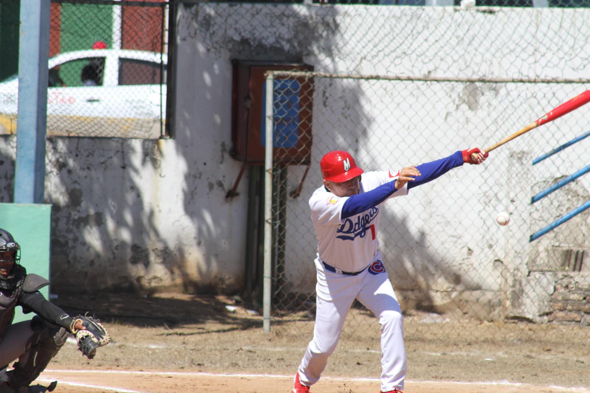 $!Juan José Pacho al bat.