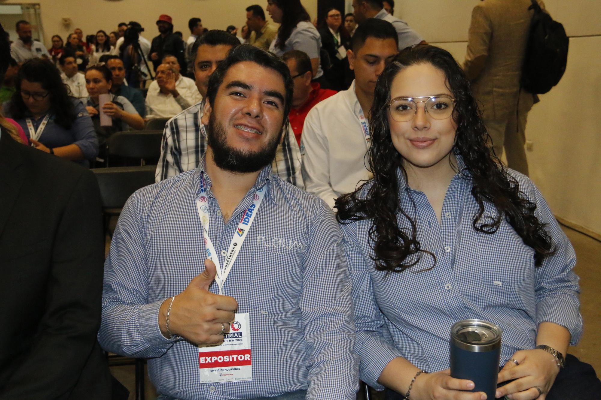 $!David Rodríguez y Alexia Valadez de Filiorum, acudieron a la expo.