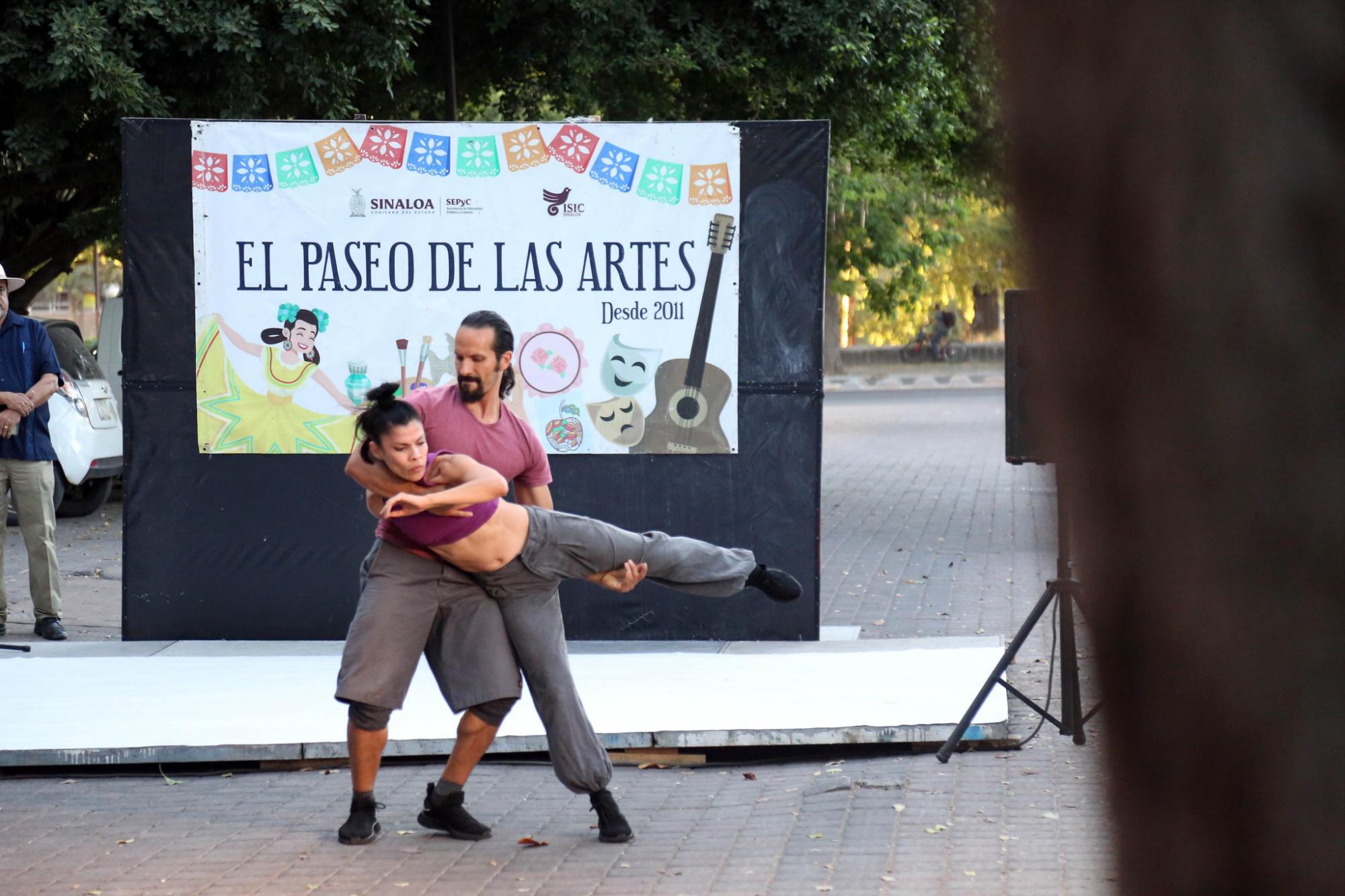 $!Carlos Zamora y Edilyn Zataráin, durante su participación.