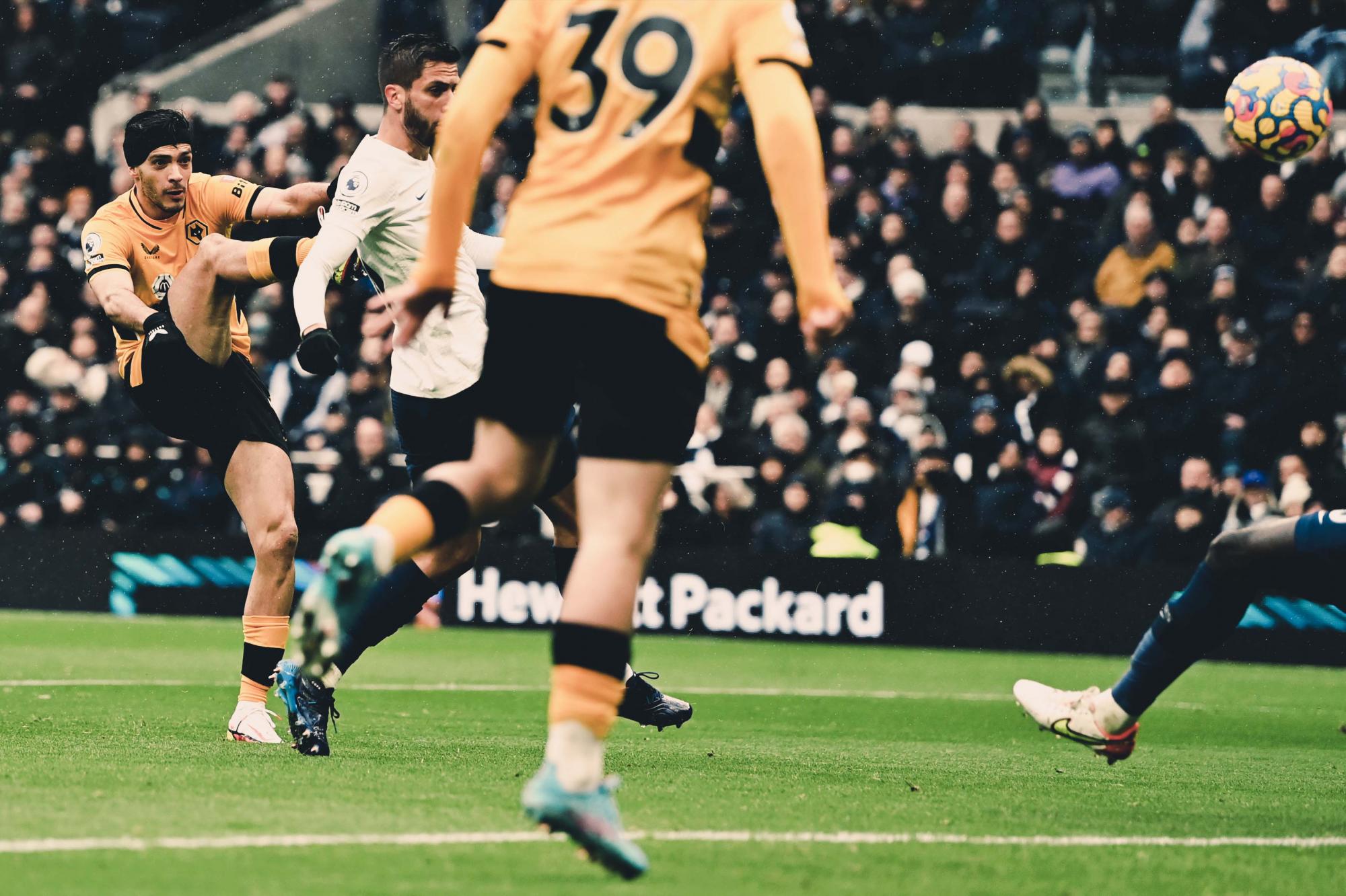 $!Raúl Jiménez ya es el máximo goleador de los Wolves en la temporada tras anotarle al Tottenham