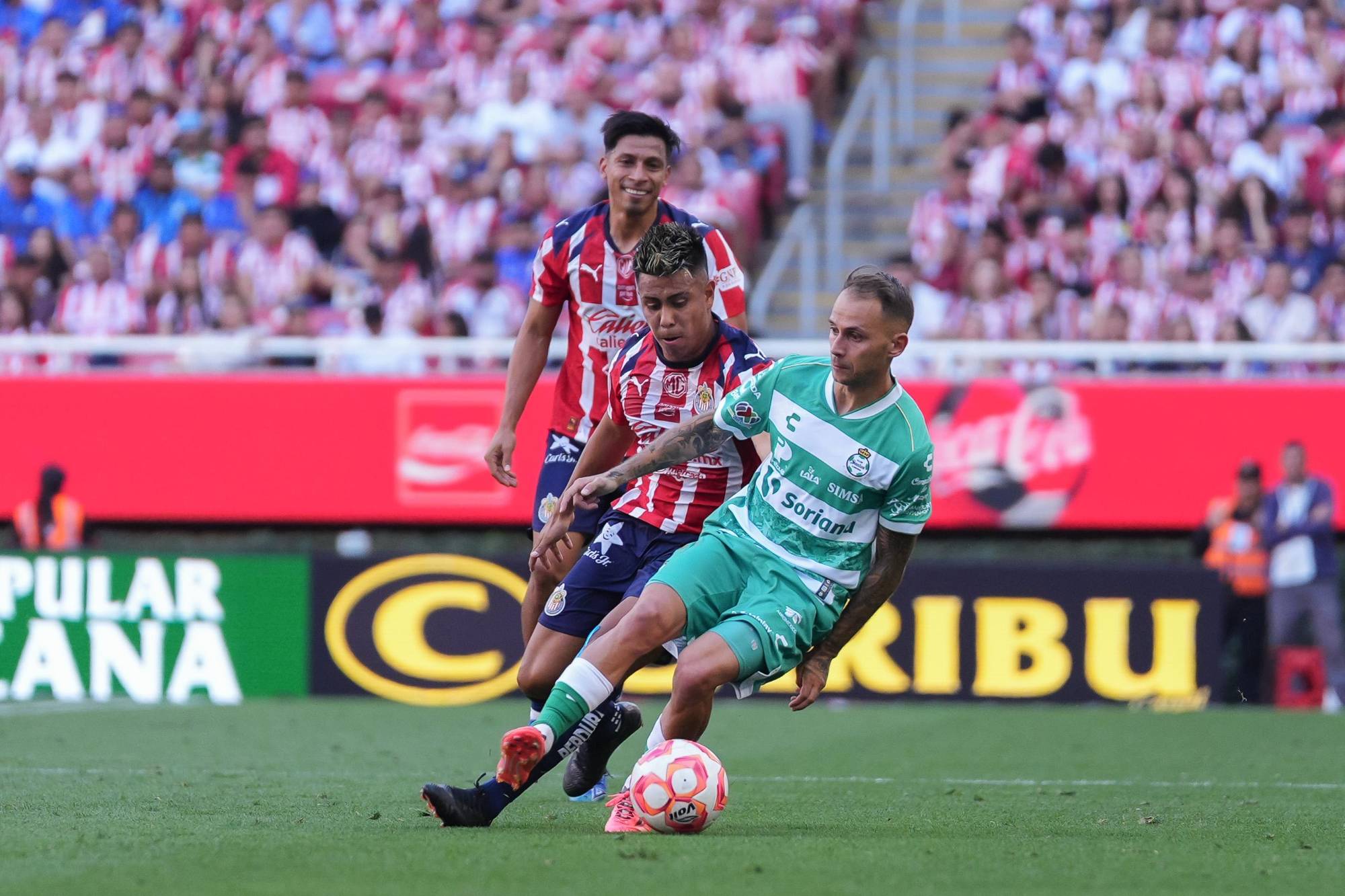 $!‘Hormiga’ González guía goleada de Chivas sobre Santos