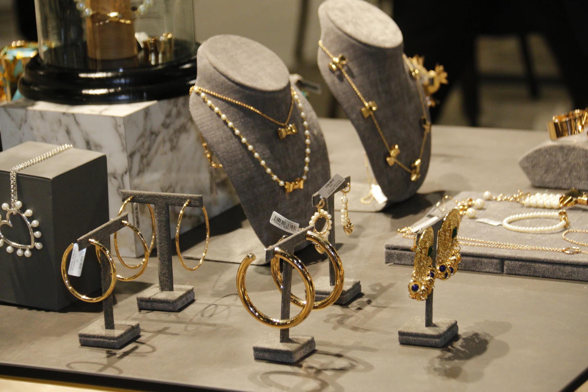 $!Daniel Espinosa presenta joyería en Cimaco.