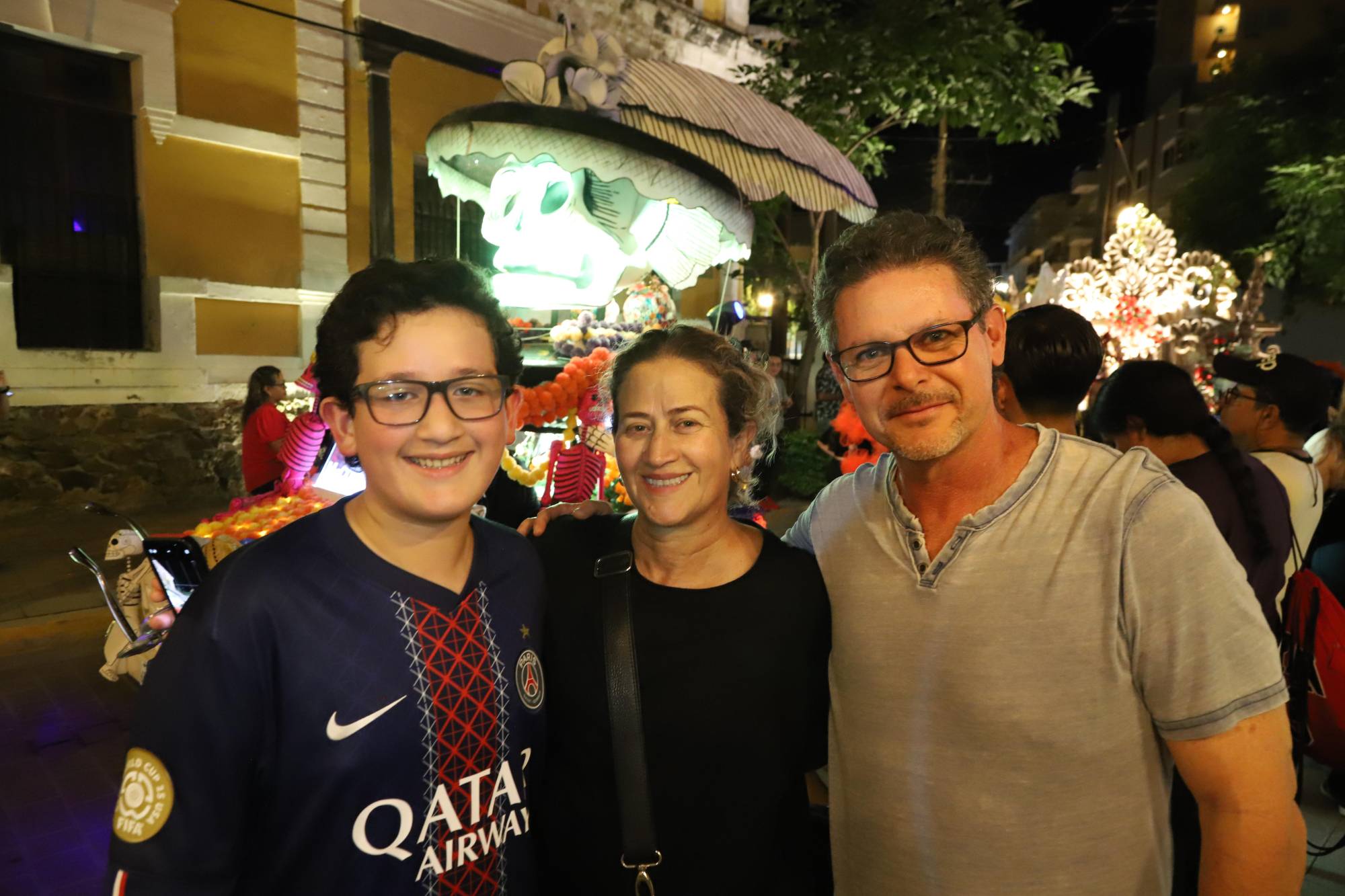 $!André Jonsson, Estrella Caro y Antón Jonsson.